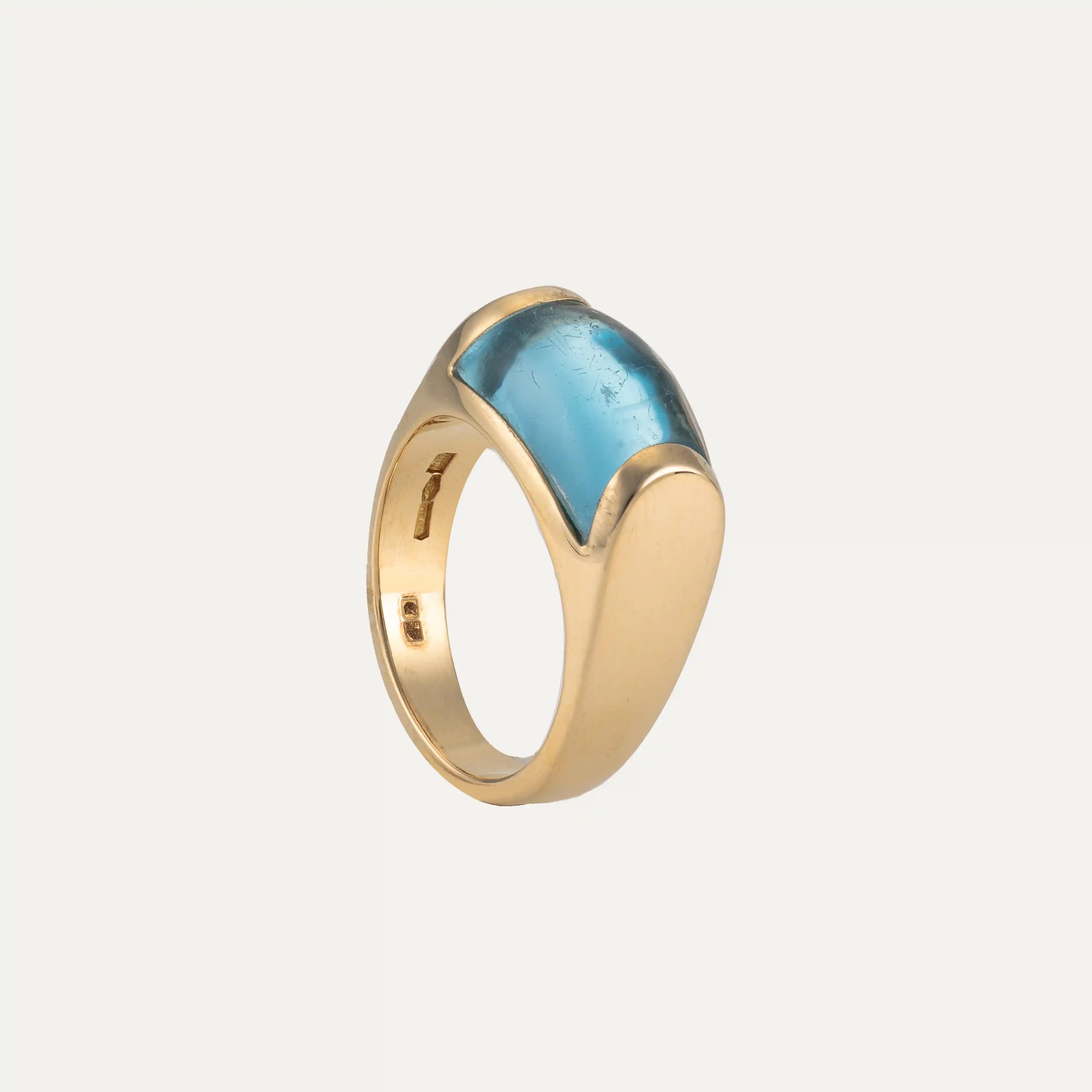 Contemporaneo Anello Tronchetto Bulgari d'epoca in oro giallo 18 carati con topazio blu in vendita