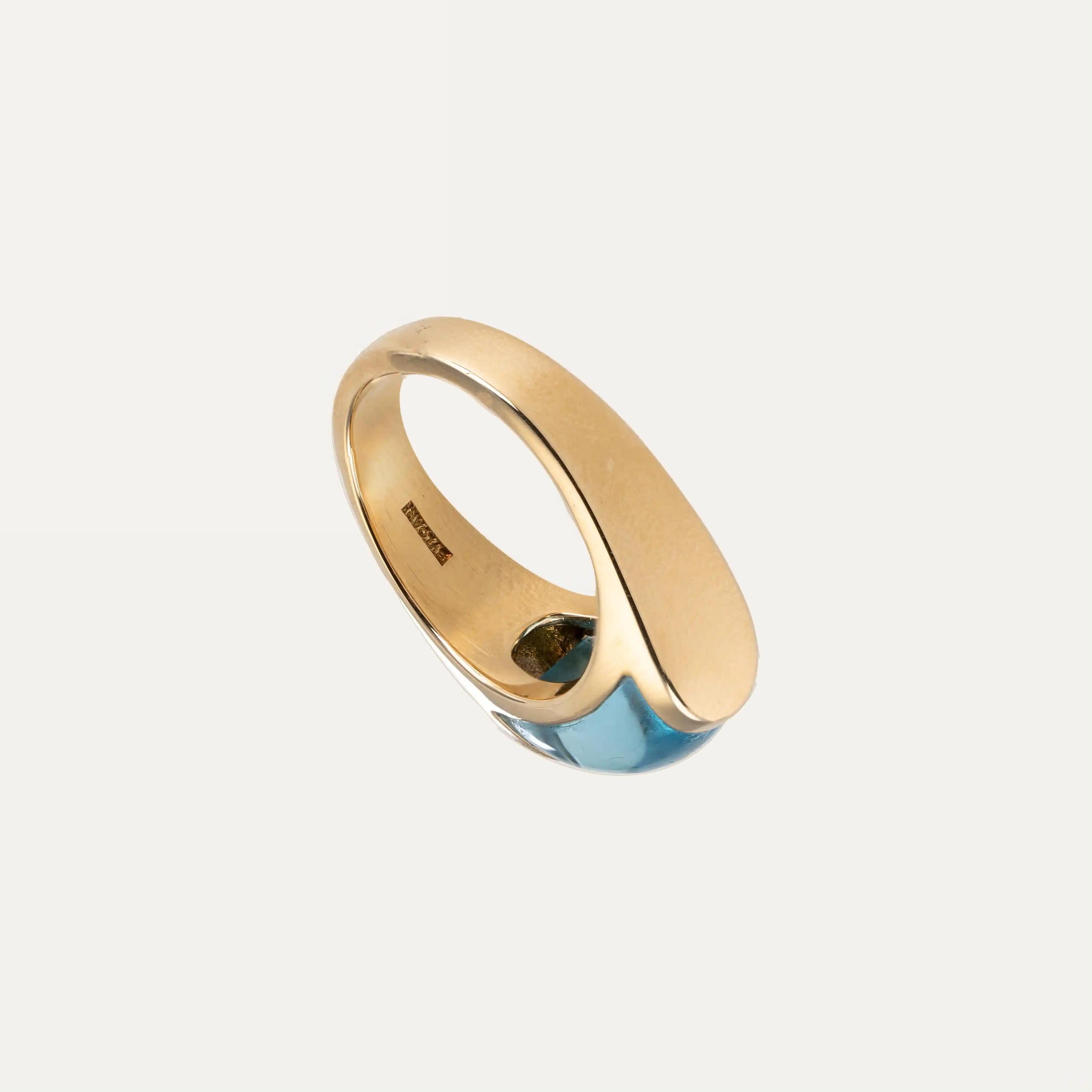 da uomo o donna Anello Tronchetto Bulgari d'epoca in oro giallo 18 carati con topazio blu in vendita