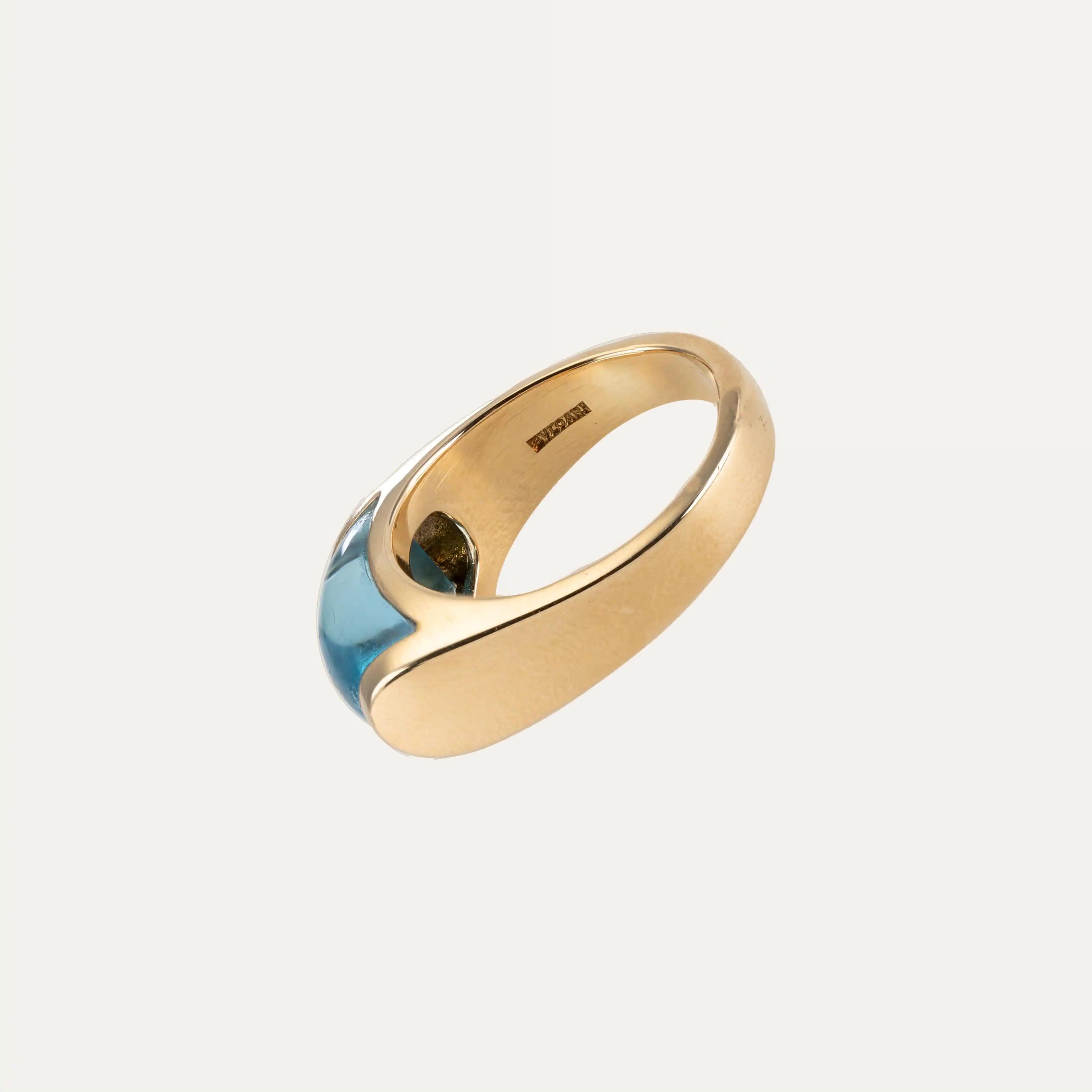 Anello Tronchetto Bulgari d'epoca in oro giallo 18 carati con topazio blu in vendita 2
