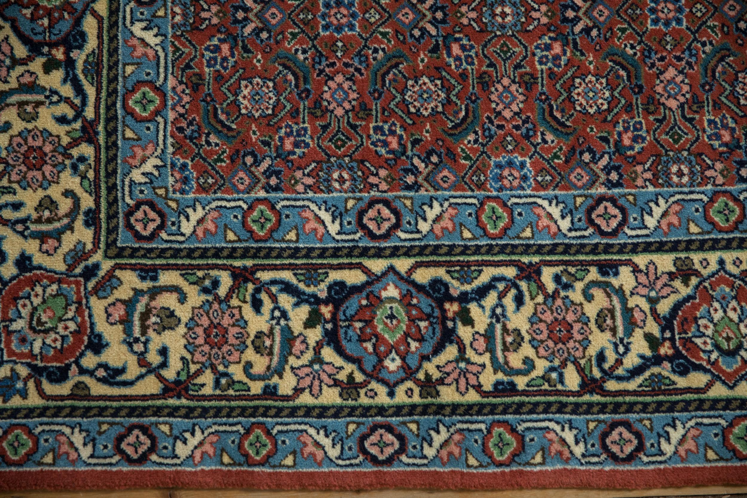 Bulgarischer Vintage-Teppich-Läufer im Täbris-Design  (Tabriz) im Angebot
