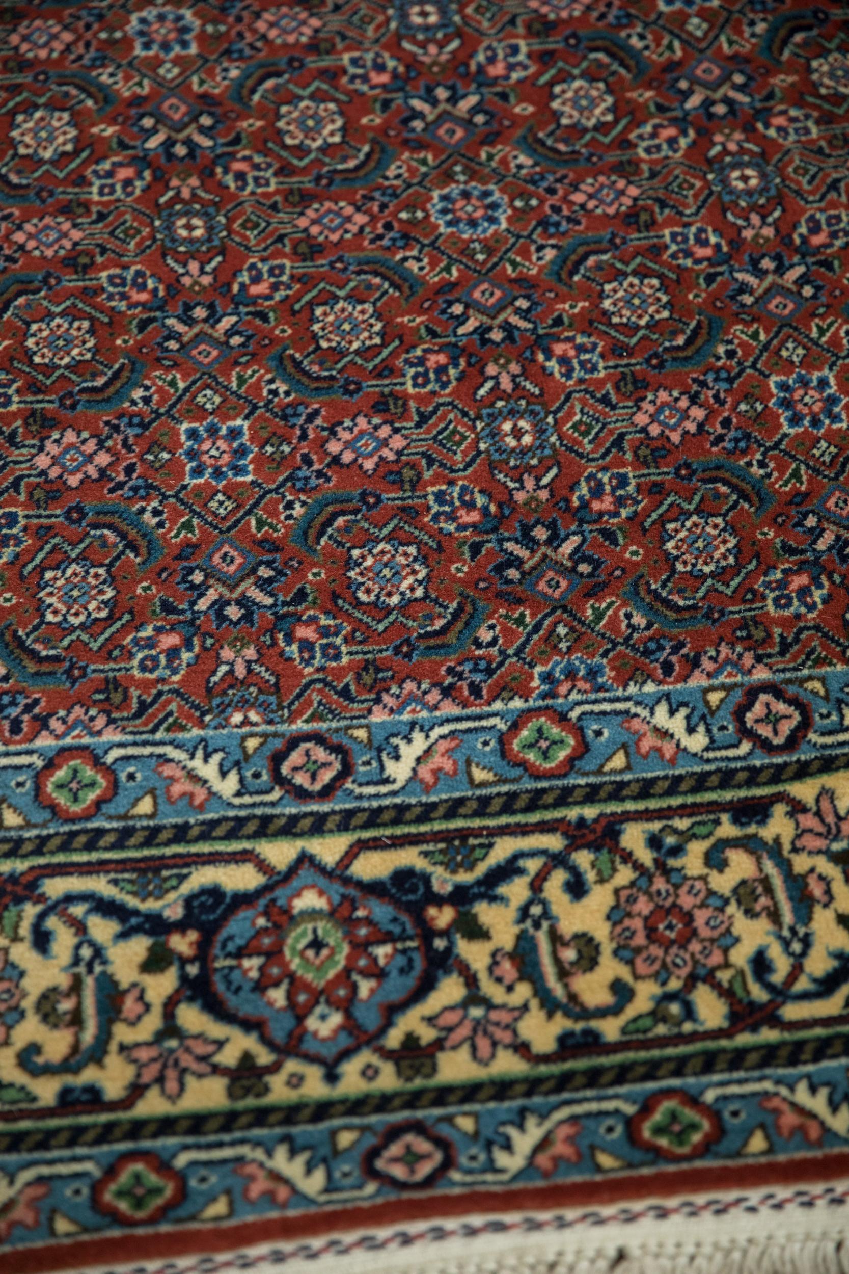 Bulgarischer Vintage-Teppich-Läufer im Täbris-Design  (Mitte des 20. Jahrhunderts) im Angebot