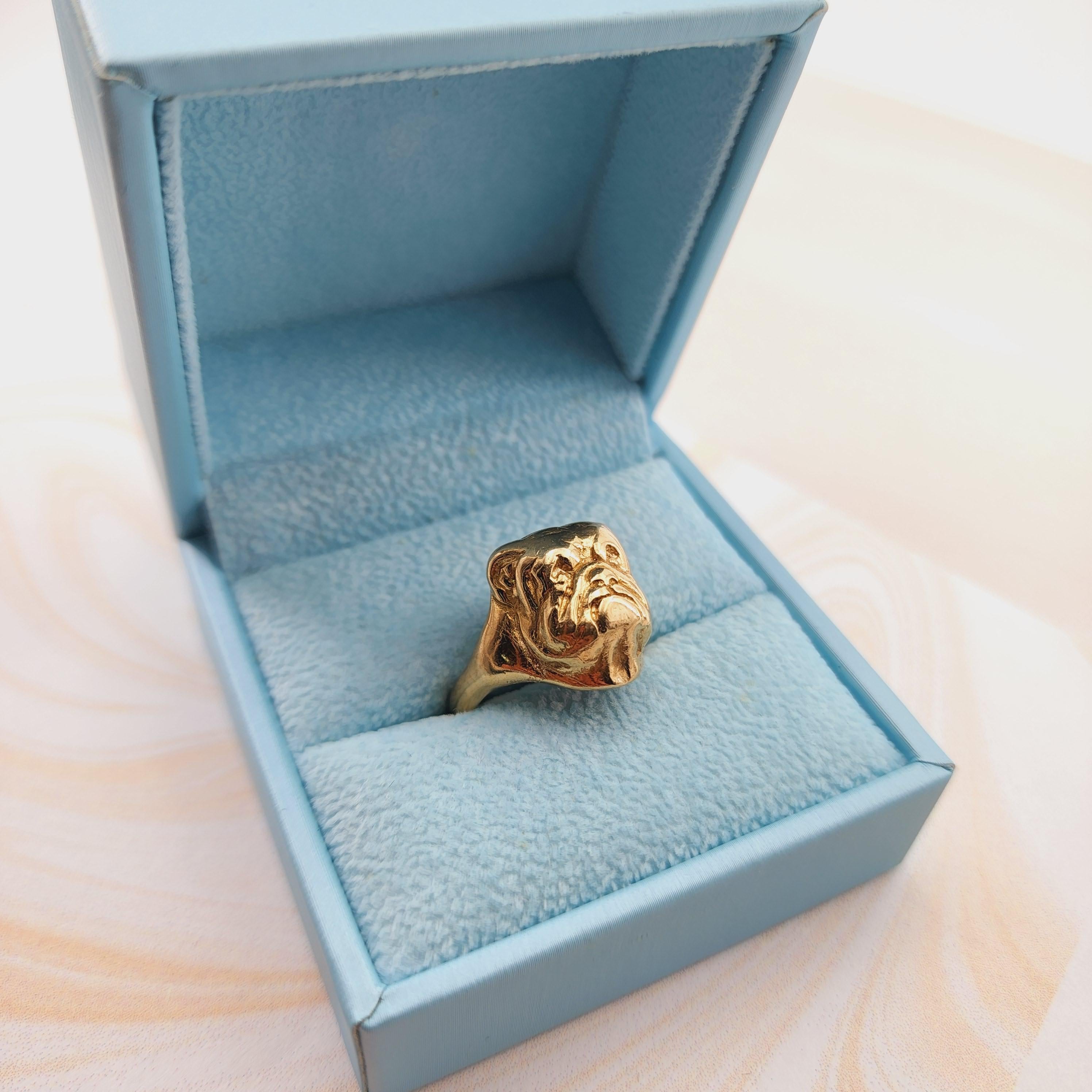 Modernist Vintage Bulldog 18k yellow Gold Ring For Sale