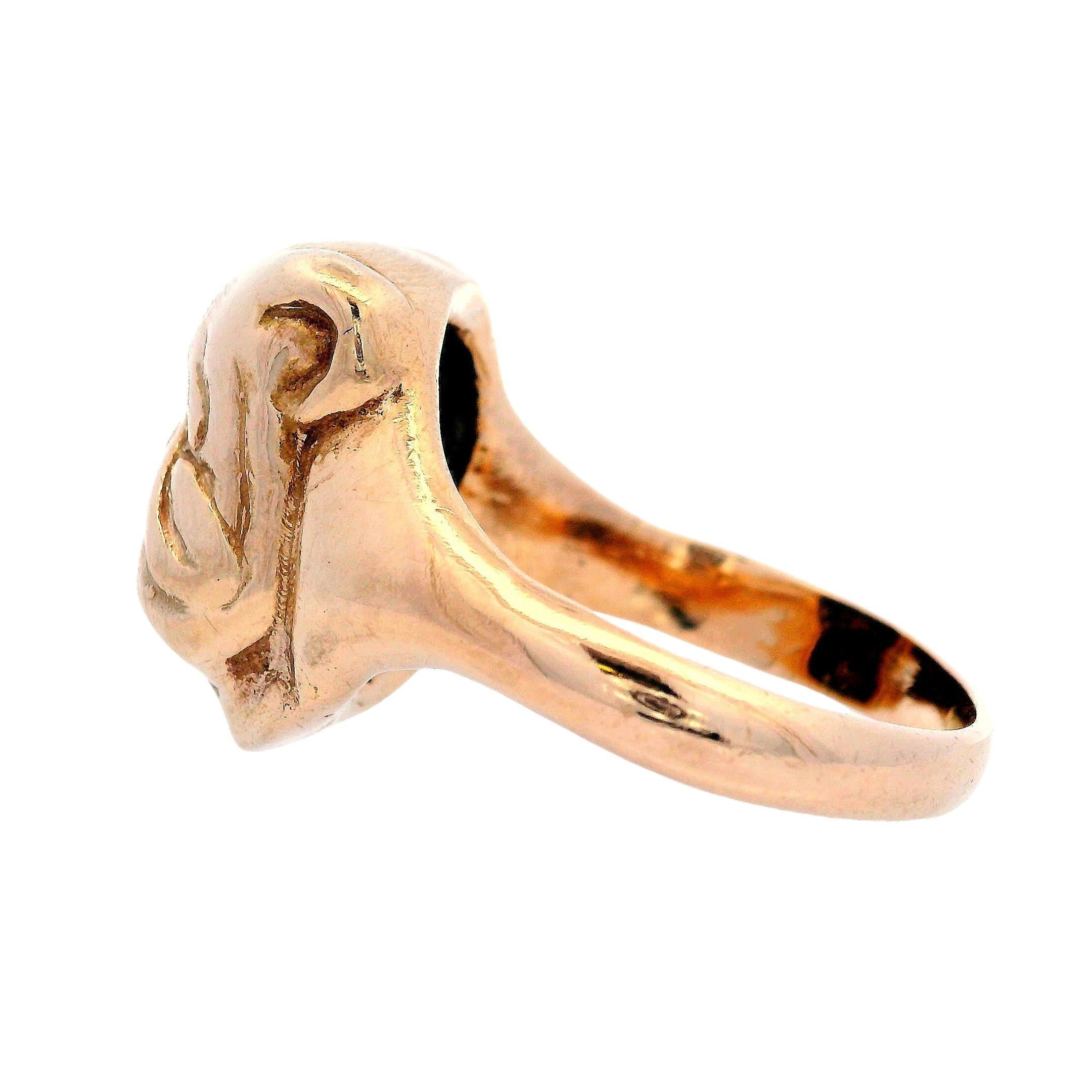 Vintage Bulldog 18k yellow Gold Ring In Excellent Condition For Sale In Aventura, FL