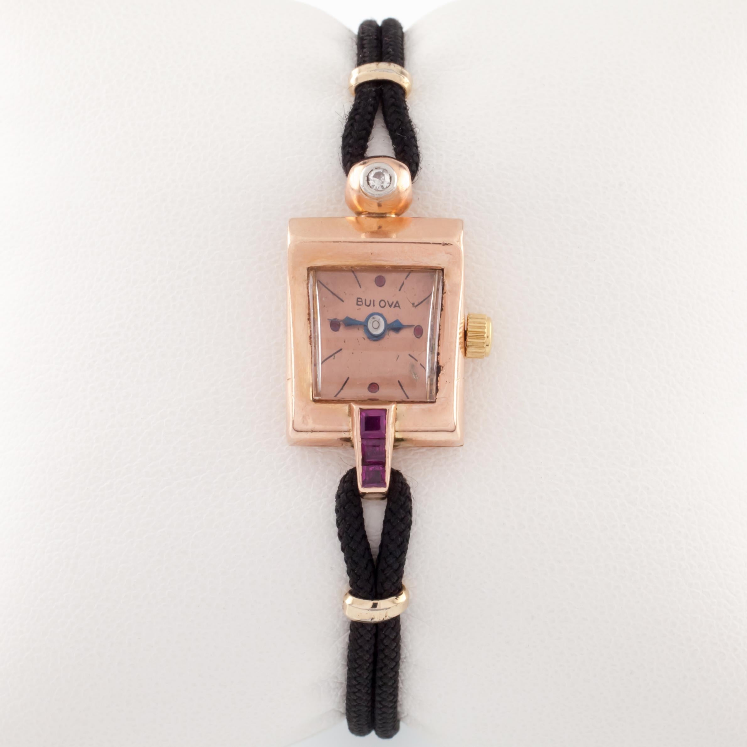 Moderne Bulova Montre habillée vintage en or rose 14 carats avec diamants et rubis en vente