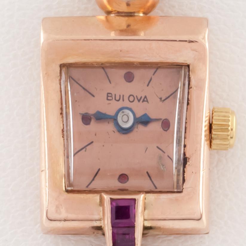 Taille ronde Bulova Montre habillée vintage en or rose 14 carats avec diamants et rubis en vente