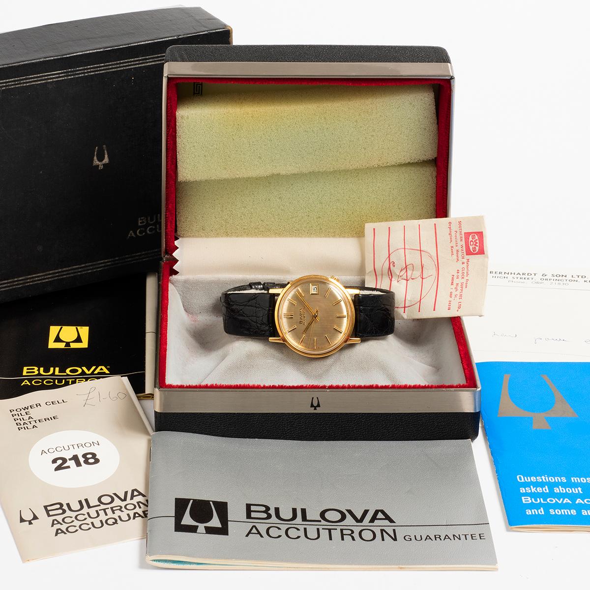 Our rare vintage Bulova Accutron Tuning Fork electronic reference M7 features an 18k yellow gold case and is presented in outstanding condition and comes with a gold tone tang buckle , as well as a new quality black leather strap. A complete set,