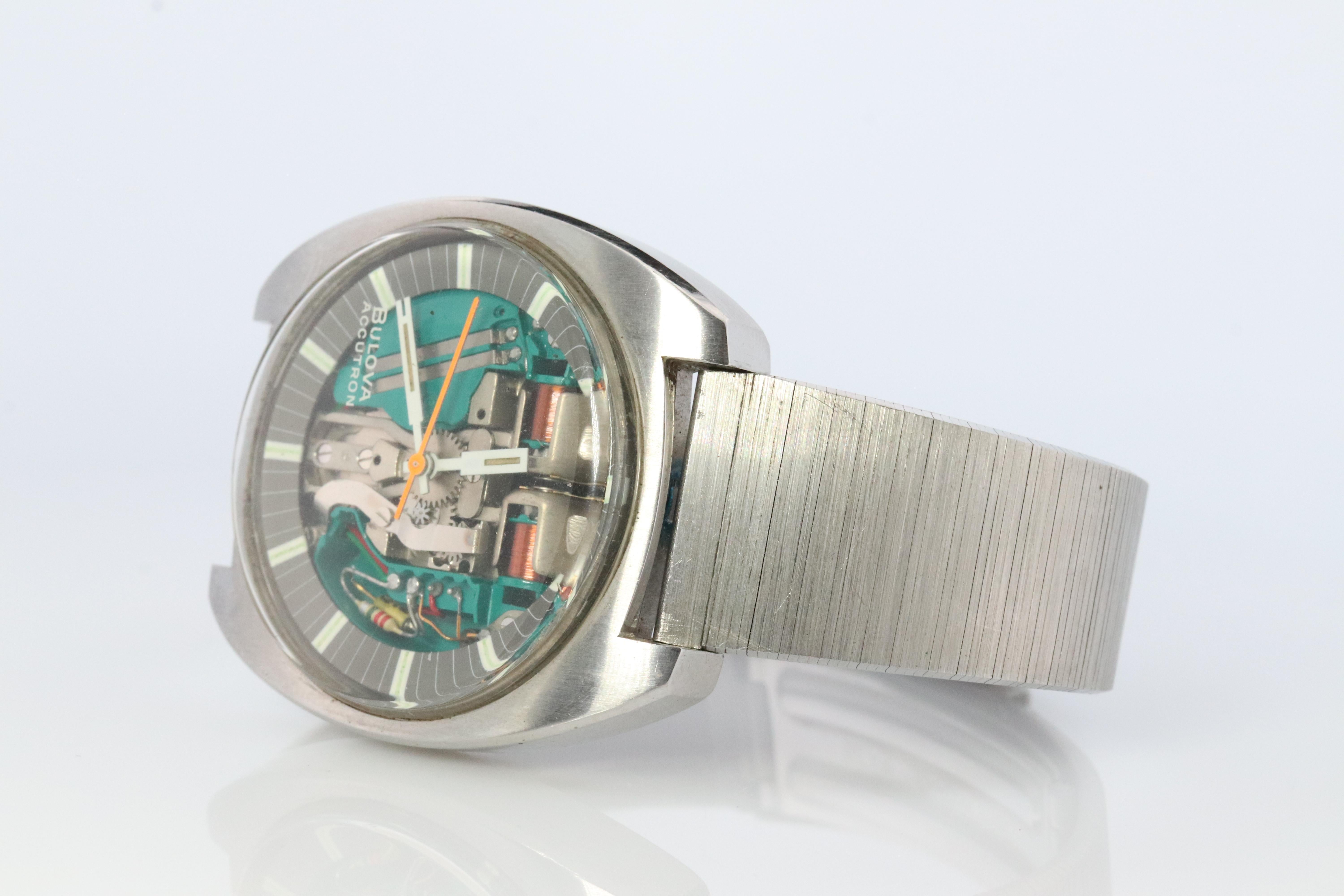 Äußerst seltene Bulova Accutron Spaceview Uhr

Transparentes Zifferblatt.

Diese Uhr wurde im Haus gewartet. Voller Service. Neue Batterie. Funktioniert wie ein Charme.

Referenz M9
1-711770

38mm x 42mm Gehäuse

Armband aus rostfreiem