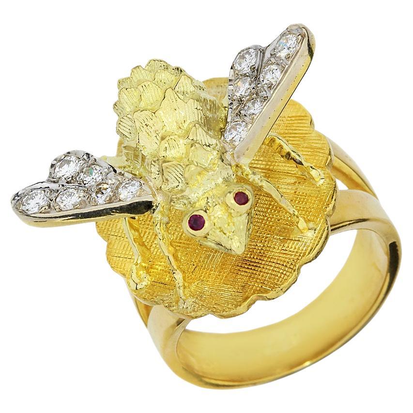 Vintage Bumblebee with Diamond Encrusted Wings 18K Ring For Sale at 1stDibs