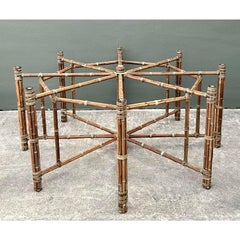 Mesa de comedor vintage de ratán con pedestal según McGuire