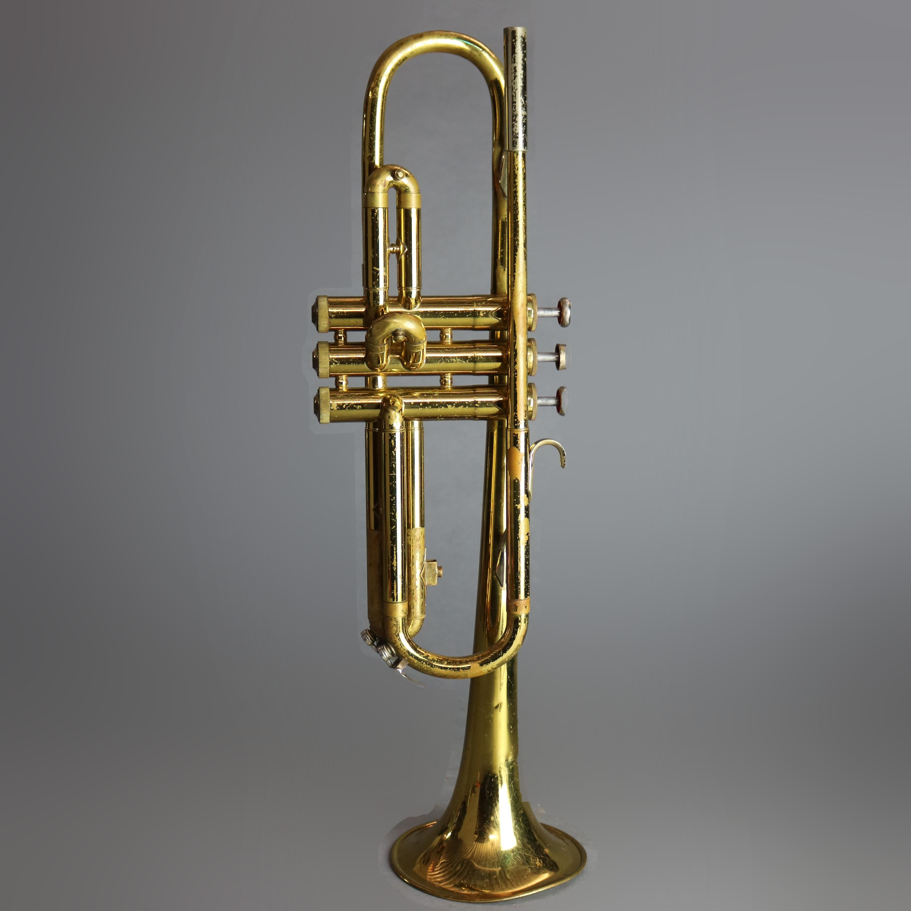 A vintage Bundy brass trumpet with original case, 20th century

Measures: 6