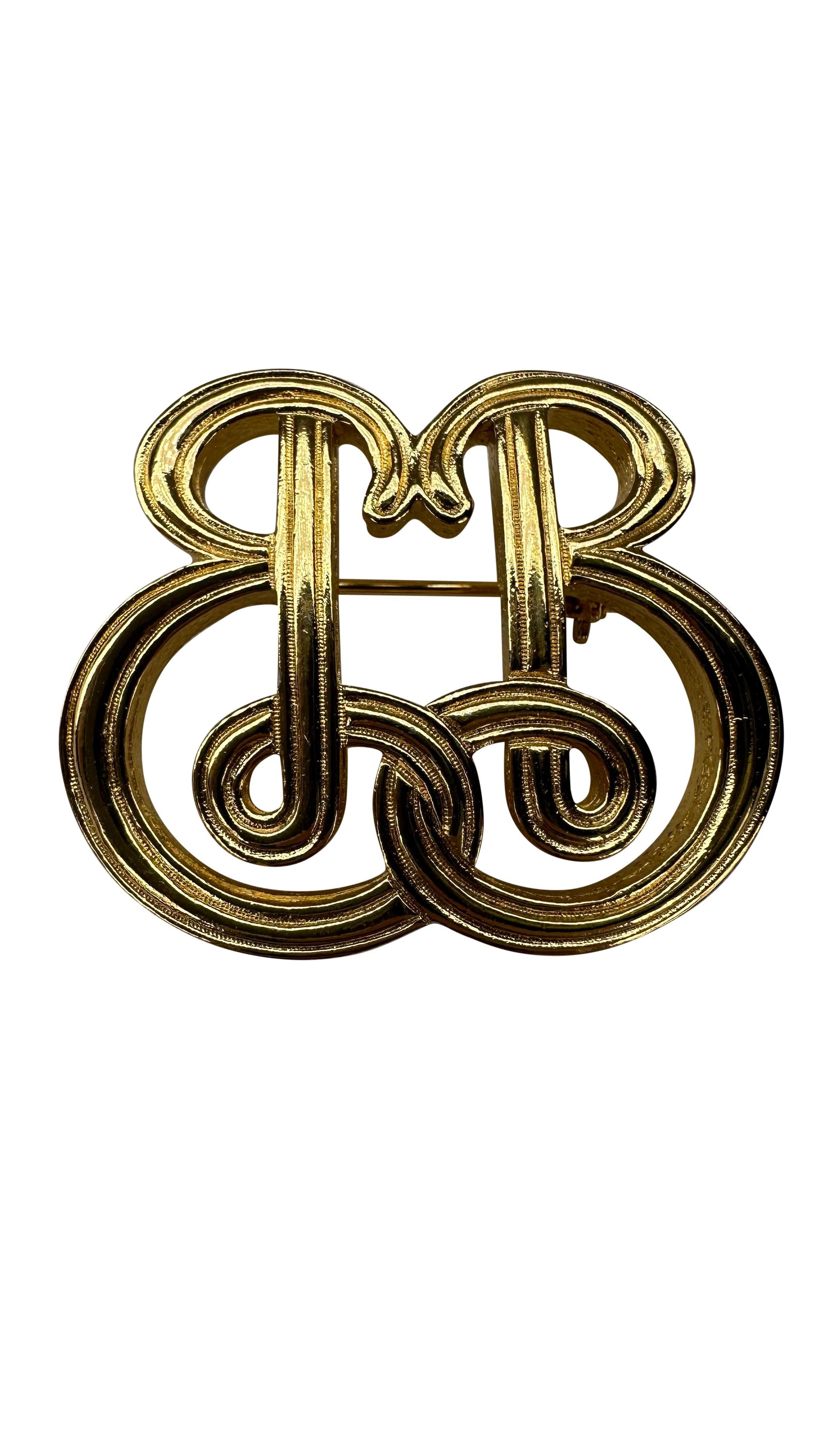 TheRealList presents: a gold-tone Burberry 'BB' brooch. This vintage costume brooch features sweeping and ornate interlocking B's. 

Follow us on Instagram! @_the_reallist_ 

Approximate Measurements:
Length: 1.25