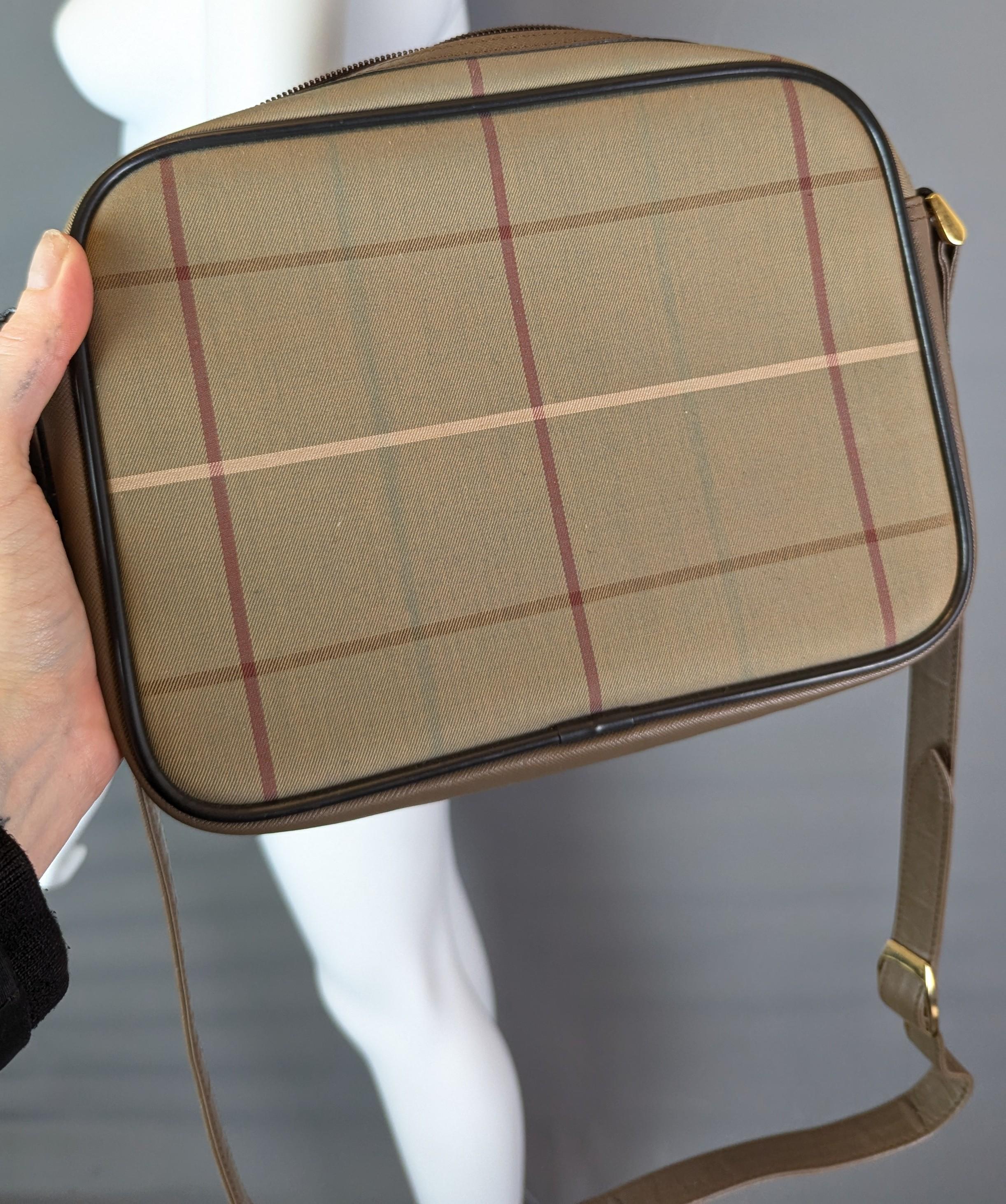 Vintage Burberry check shoulder bag, brown leather For Sale 5
