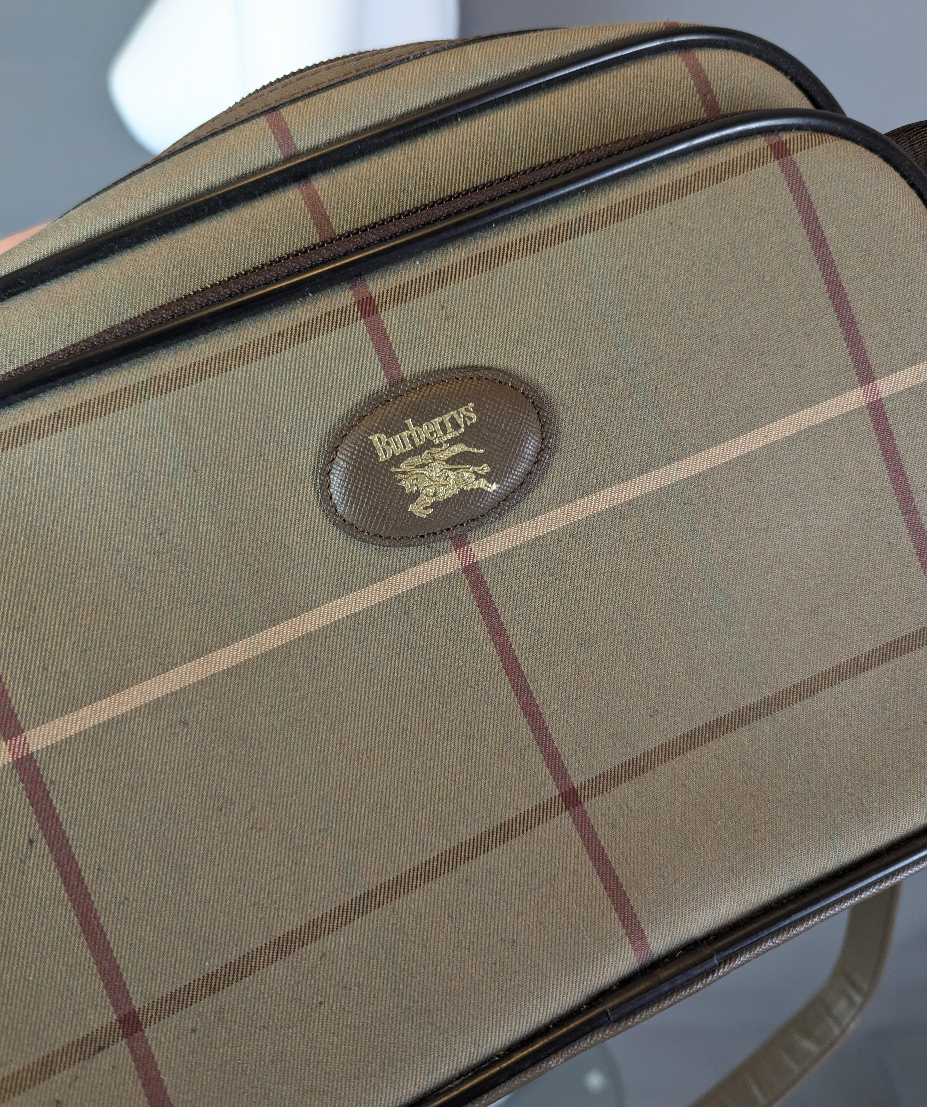 Vintage Burberry check shoulder bag, brown leather In Good Condition For Sale In NEWARK, GB
