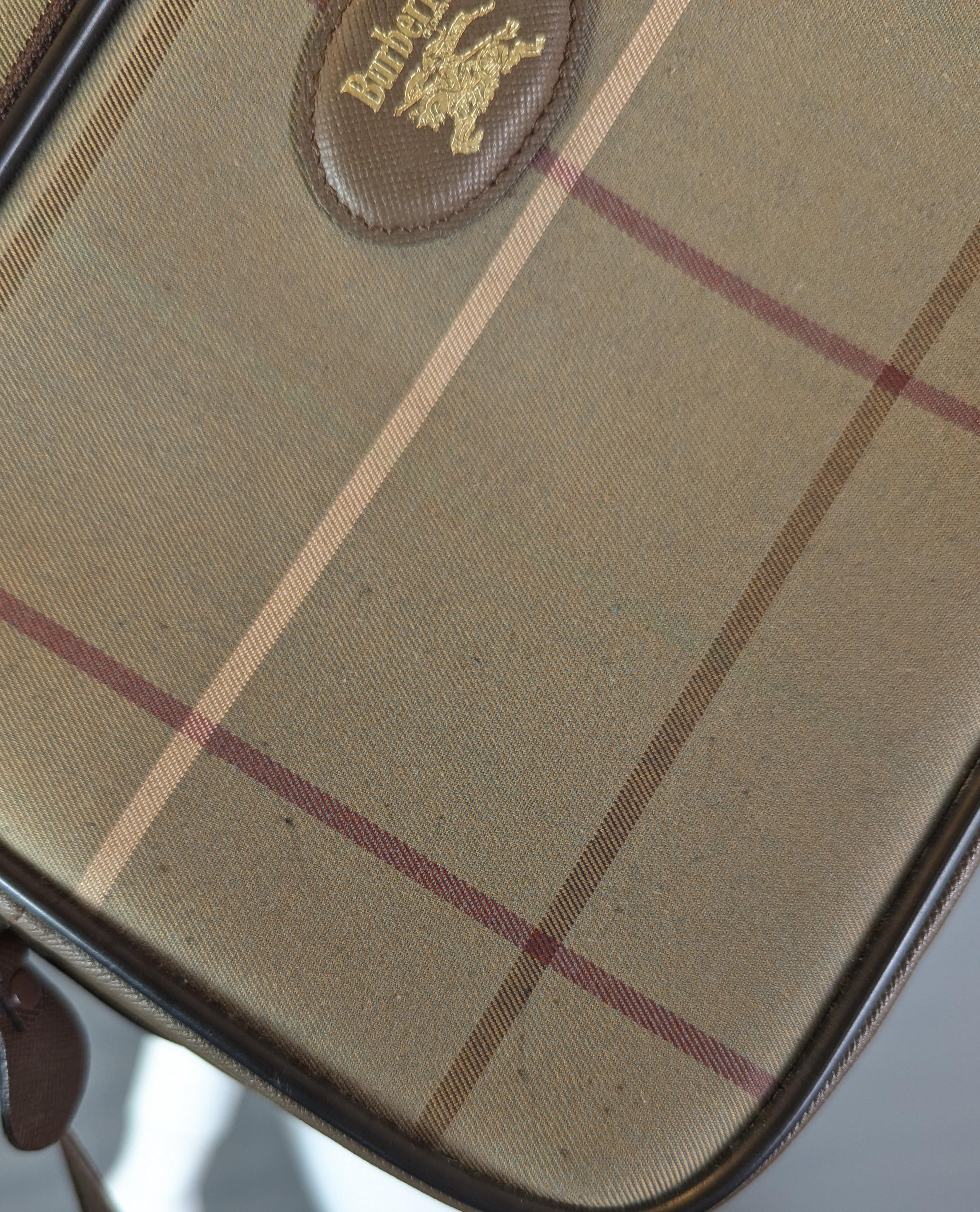 Women's Vintage Burberry check shoulder bag, brown leather For Sale