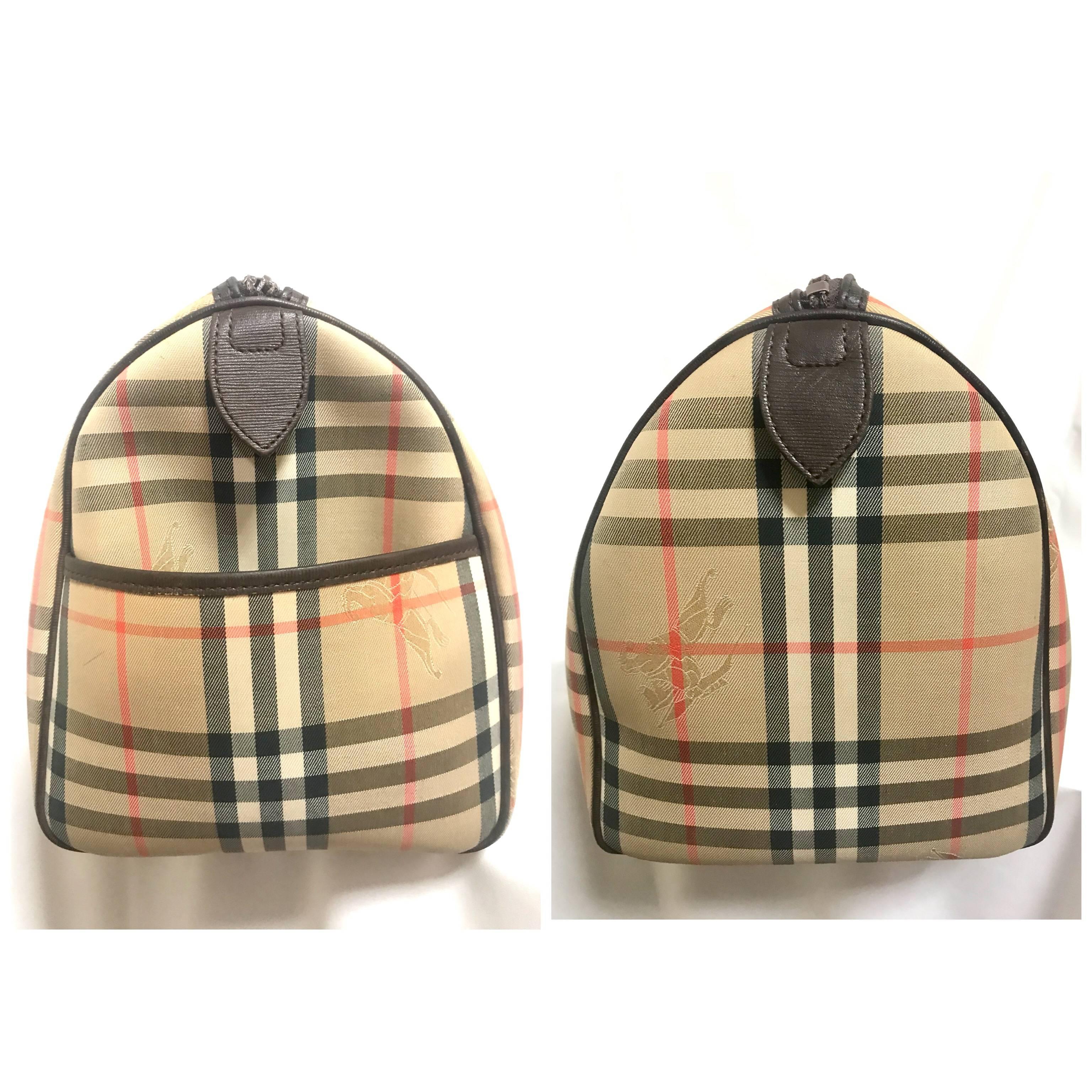 Vintage Burberry classic beige and brown nova check handbag. Unisex purse. In Good Condition For Sale In Kashiwa, Chiba
