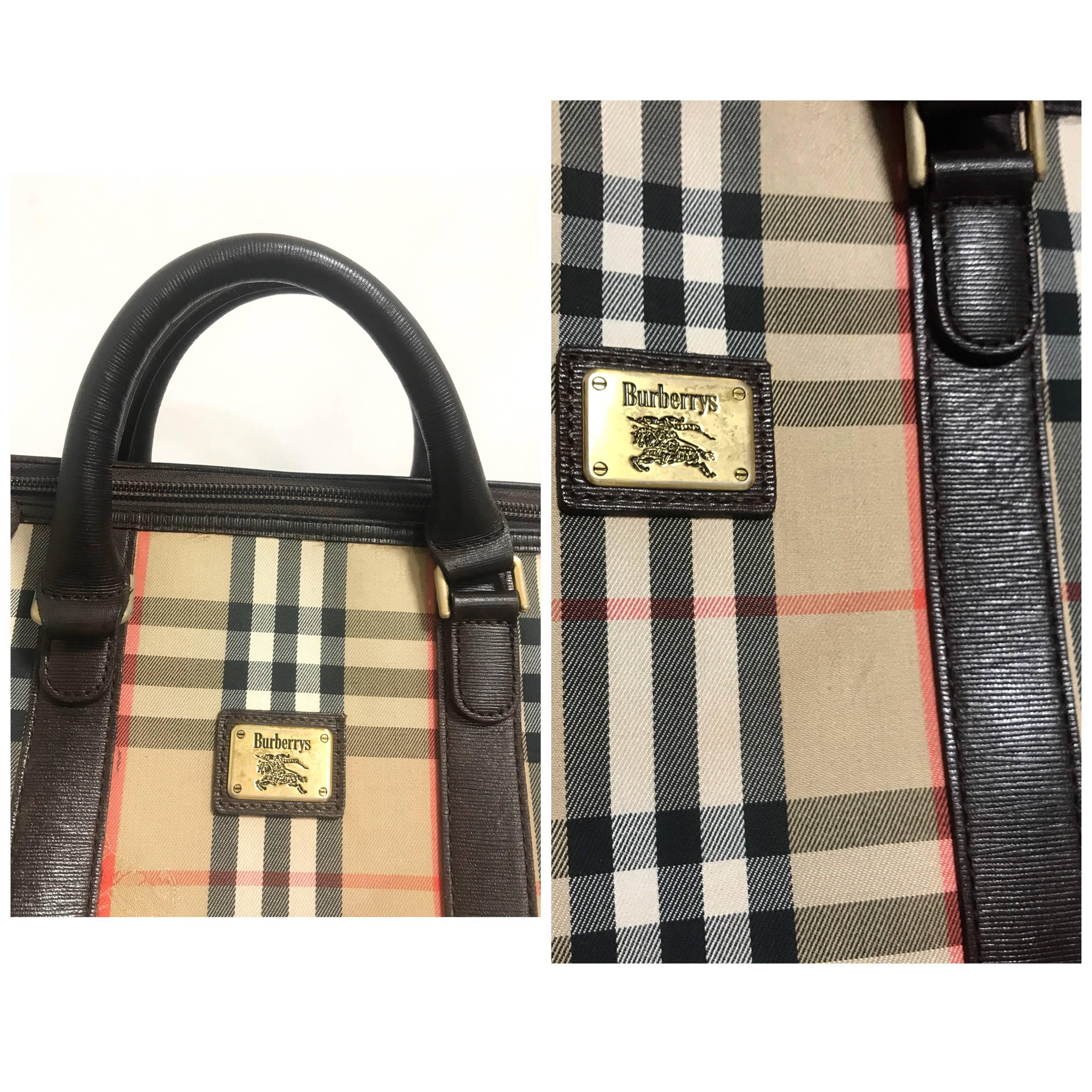 Vintage Burberry classic beige and brown nova check handbag. Unisex purse. For Sale 2