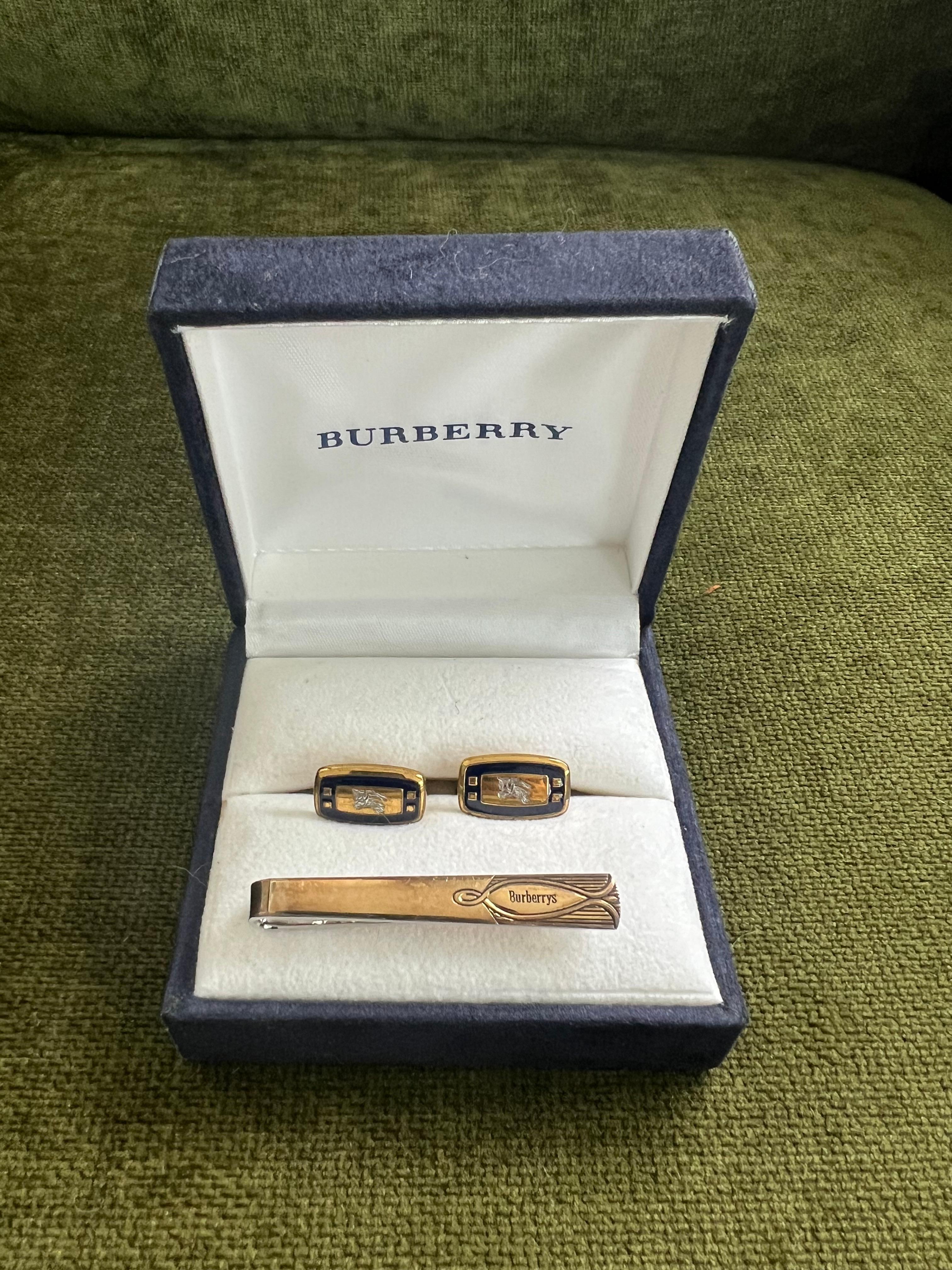 Boutons de manchette et clip de cravate vintage en or de Burberry dans leur étui d'origine, Circa 1970 en vente 1