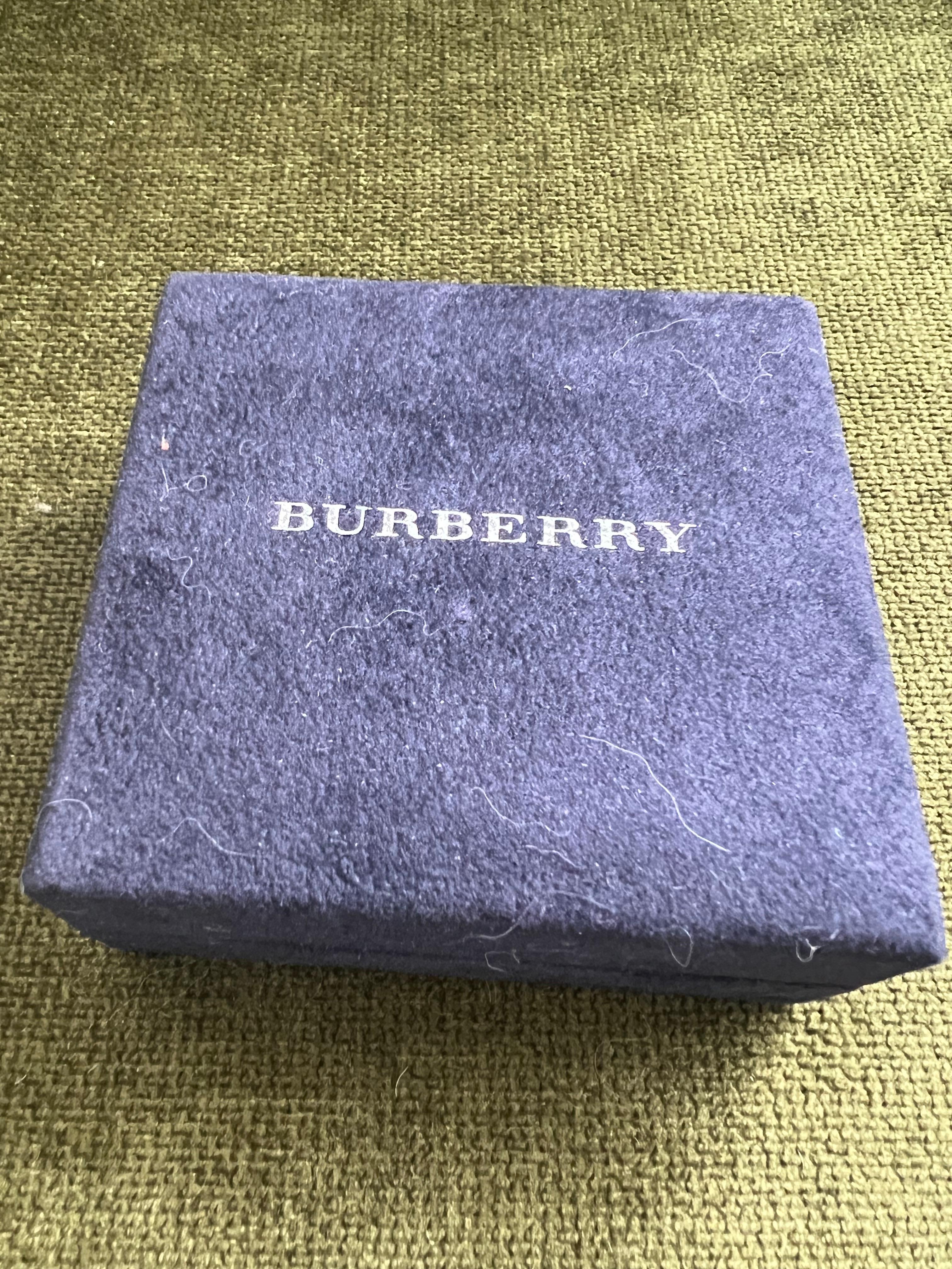 Boutons de manchette et clip de cravate vintage en or de Burberry dans leur étui d'origine, Circa 1970 en vente 2