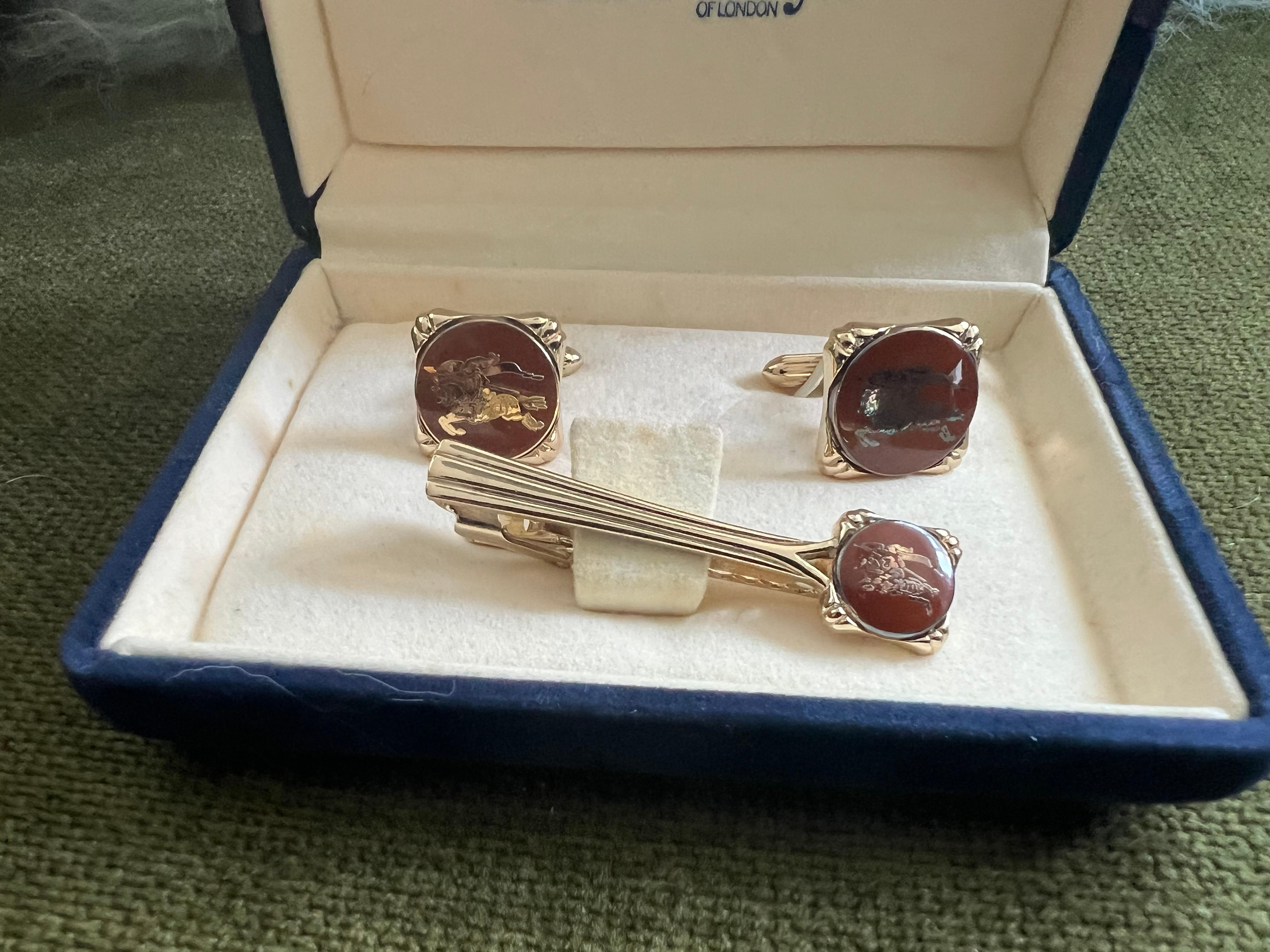 Vintage Burberry Gold Platte & Rot Lack Manschettenknöpfe & Krawattenklammer 