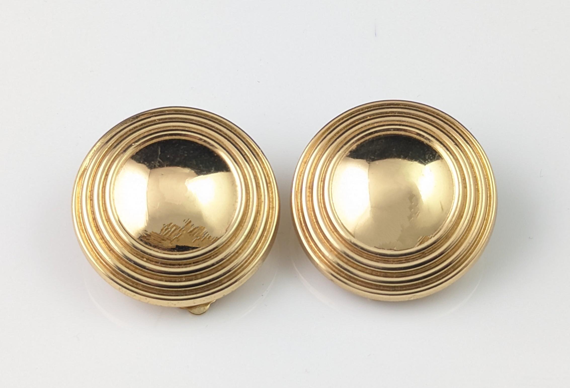 Pendientes de clip vintage Burberry en tono dorado en venta 8