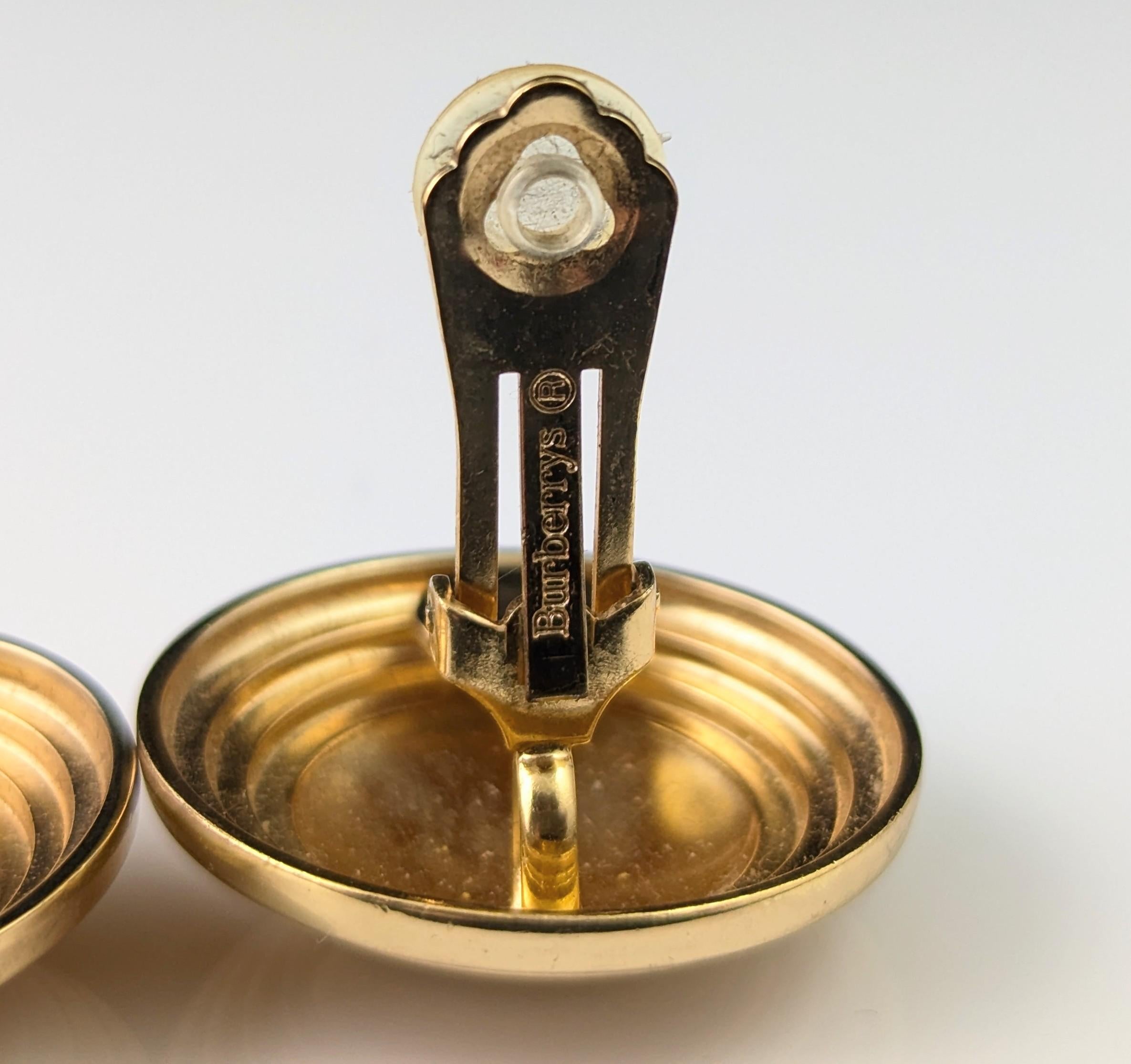 Pendientes de clip vintage Burberry en tono dorado en venta 2