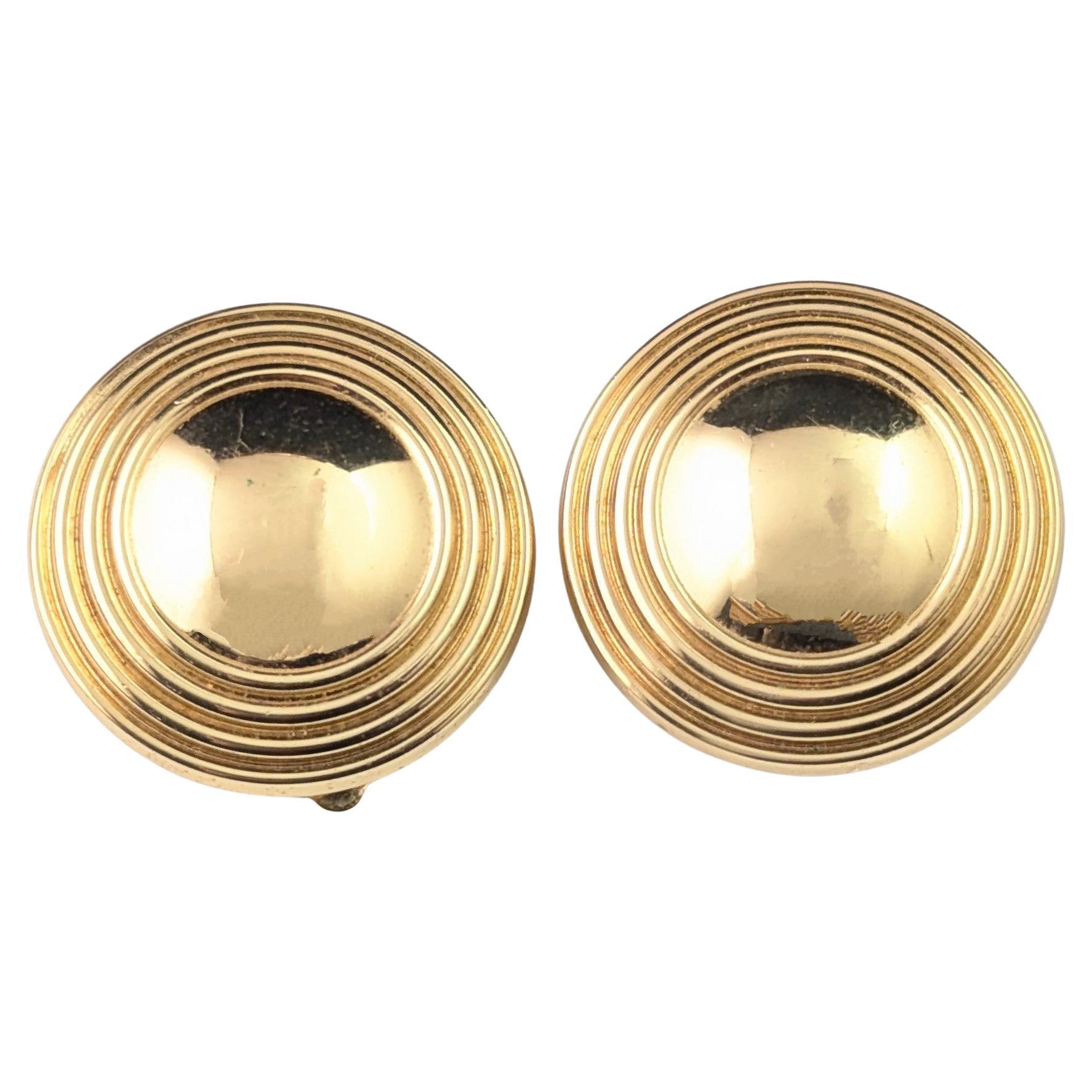 Pendientes de clip vintage Burberry en tono dorado en venta