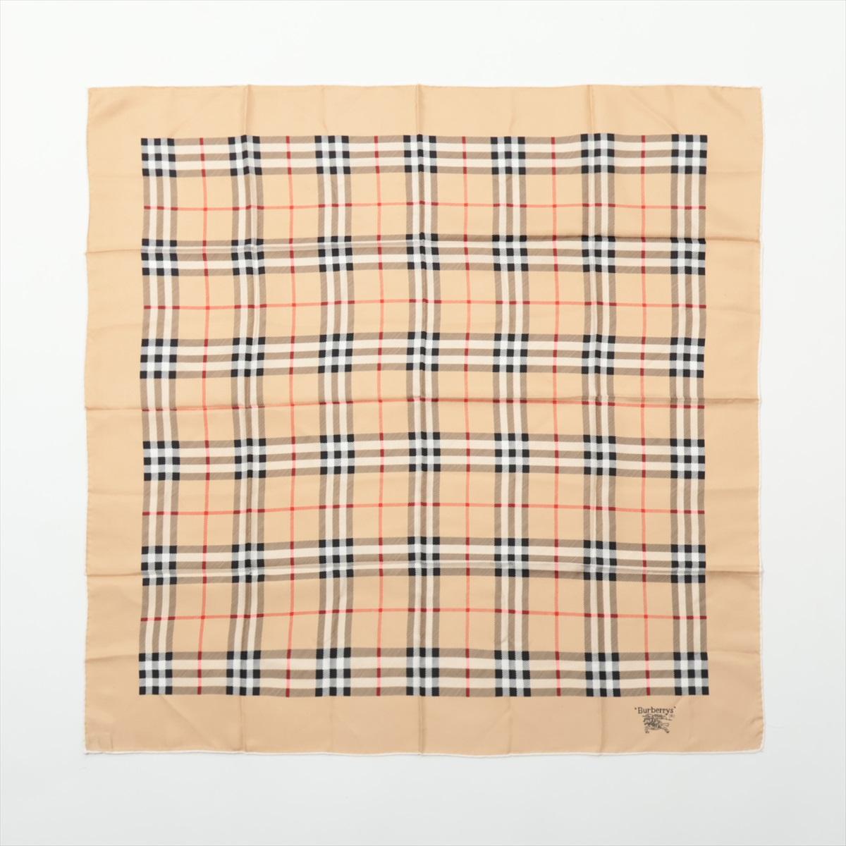 *Versand gegen 4/6
Der Burberry Nova Check Seidenschal in Beige ist ein zeitloses und elegantes Accessoire mit dem kultigen Nova Check Muster der Marke in klassischem Beige mit schwarzen, weißen und roten Akzenten. Der leichte Schal aus luxuriöser