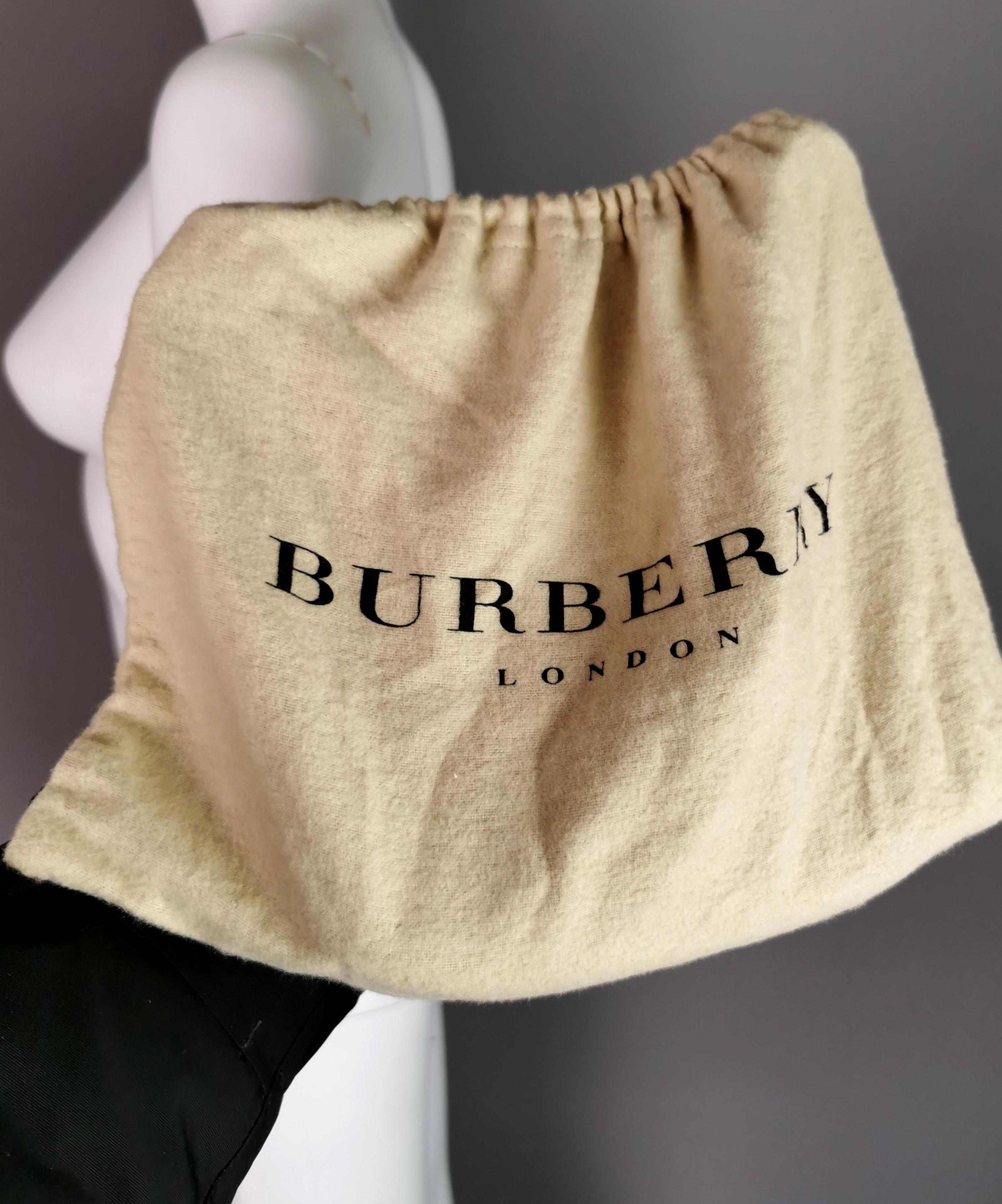 Women's Vintage Burberry orange pebble leather Crossbody bag, shoulder bag, D ring  For Sale