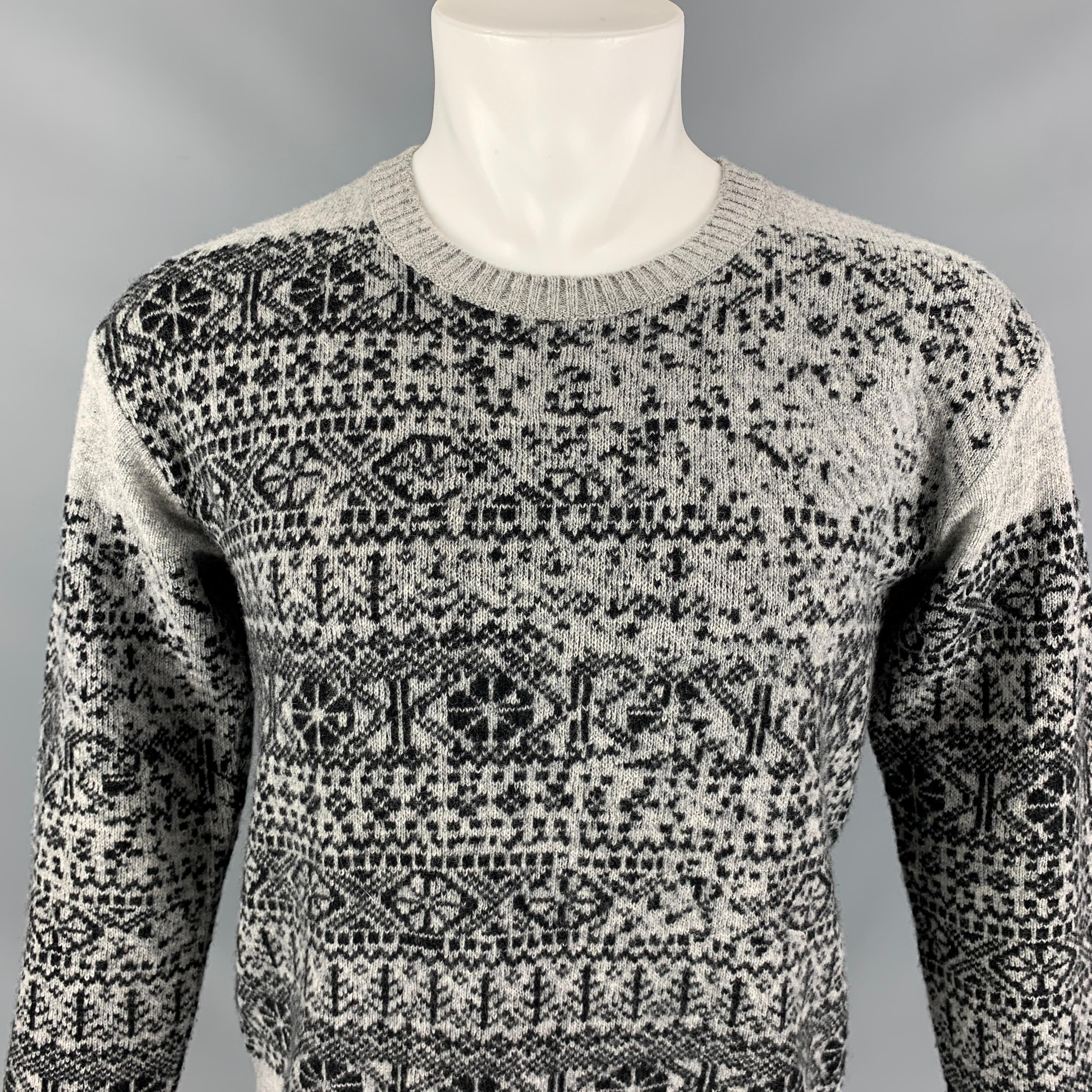 Vintage BURBERRY PRORSUM pullover sweater comes in a gray & black fairisle print wool featuring a crew-neck. Made in Italy. 

Very Good Pre-Owned Condition.
Marked: S

Measurements:

Shoulder: 20 in.
Chest: 40 in.
Sleeve: 26.5 in.
Length: 26 in