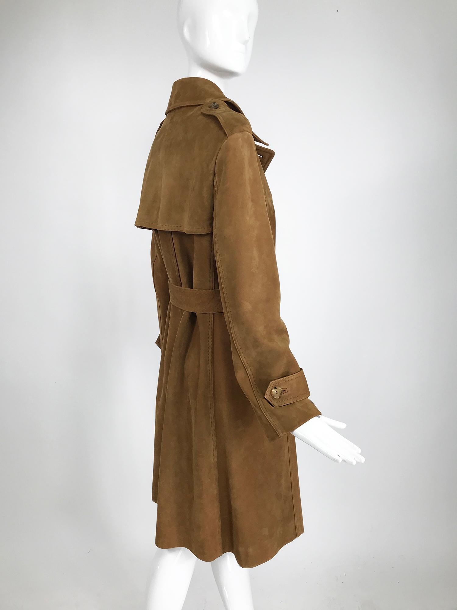 Vintage Burberrys' Hoxton Tobacco Suede Trench Coat 1990s.  In Good Condition For Sale In West Palm Beach, FL