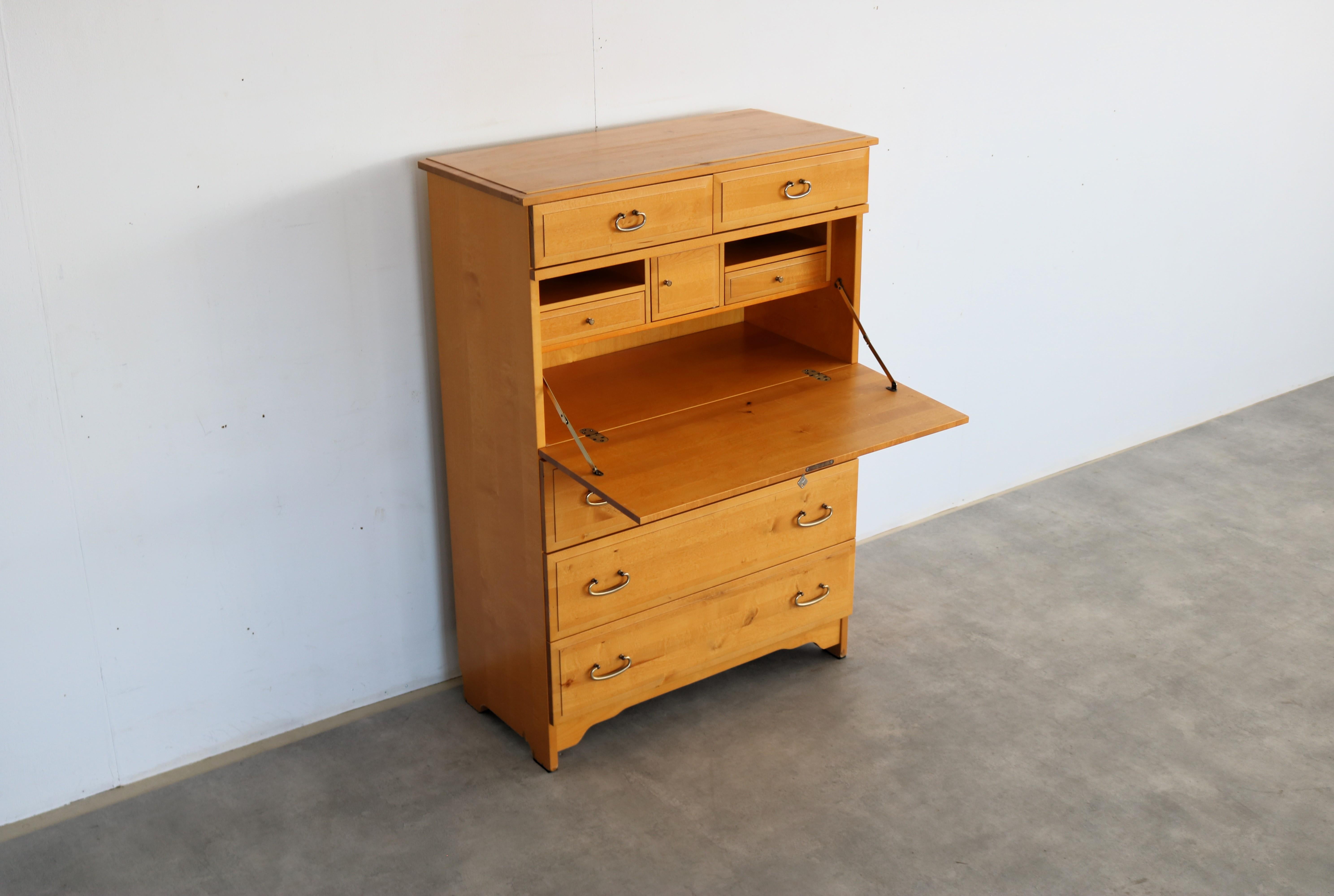 Bureau vintage  commode  armoire murale  Suédois en vente 7
