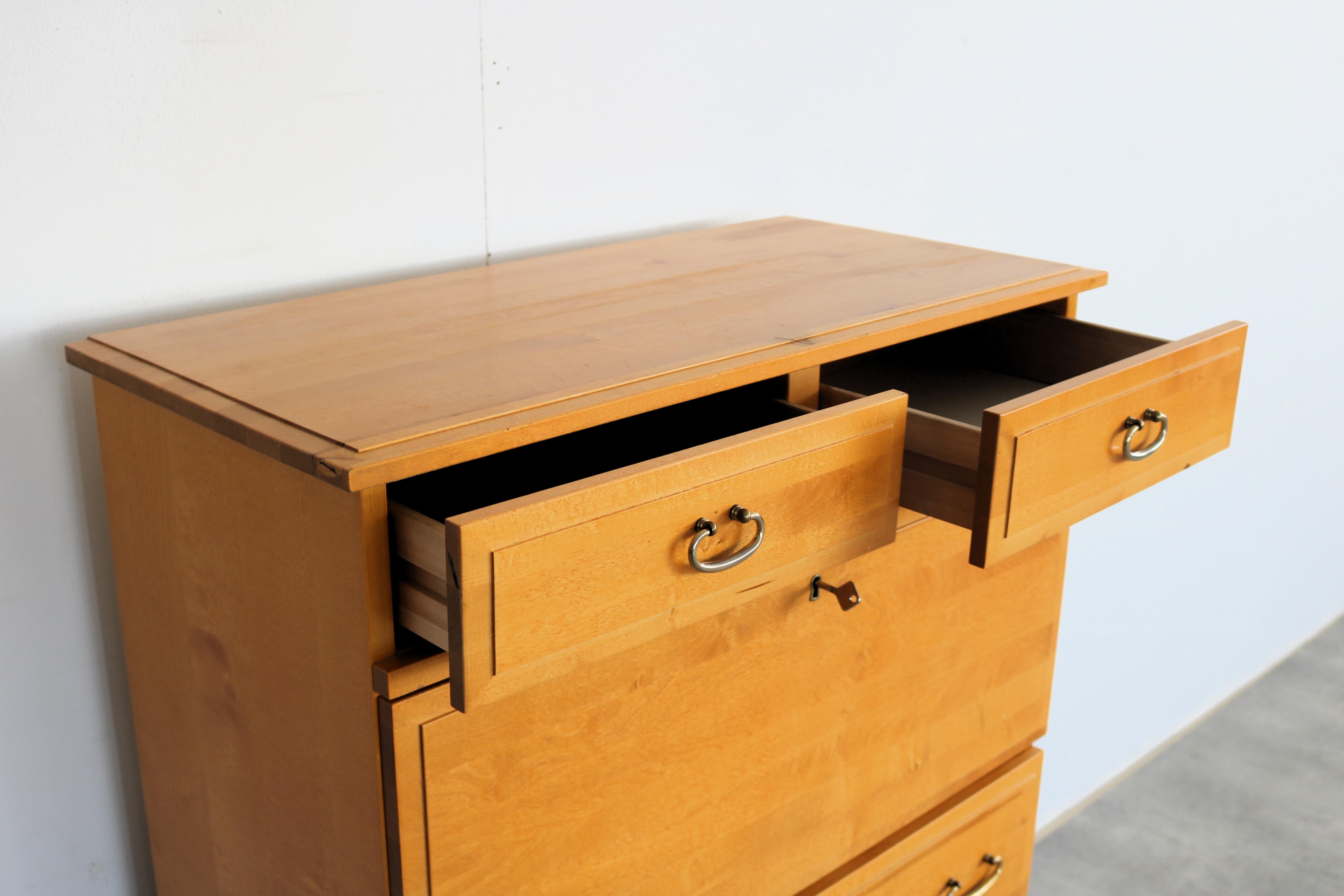 Bureau vintage  commode  armoire murale  Suédois en vente 4