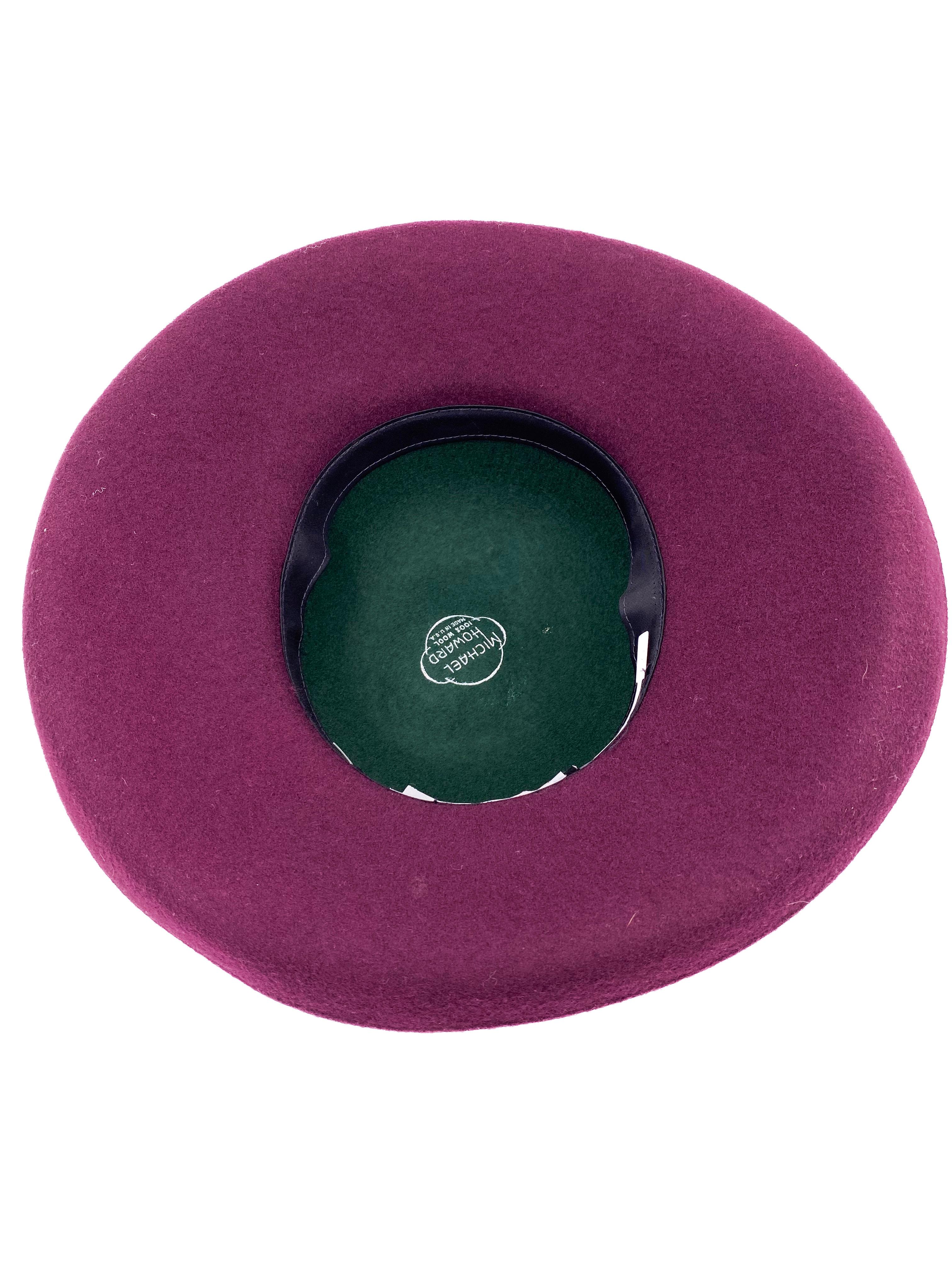 Burgunderroter und grüner Wollhut mit rosa Satinband im Vintage-Stil Damen im Angebot