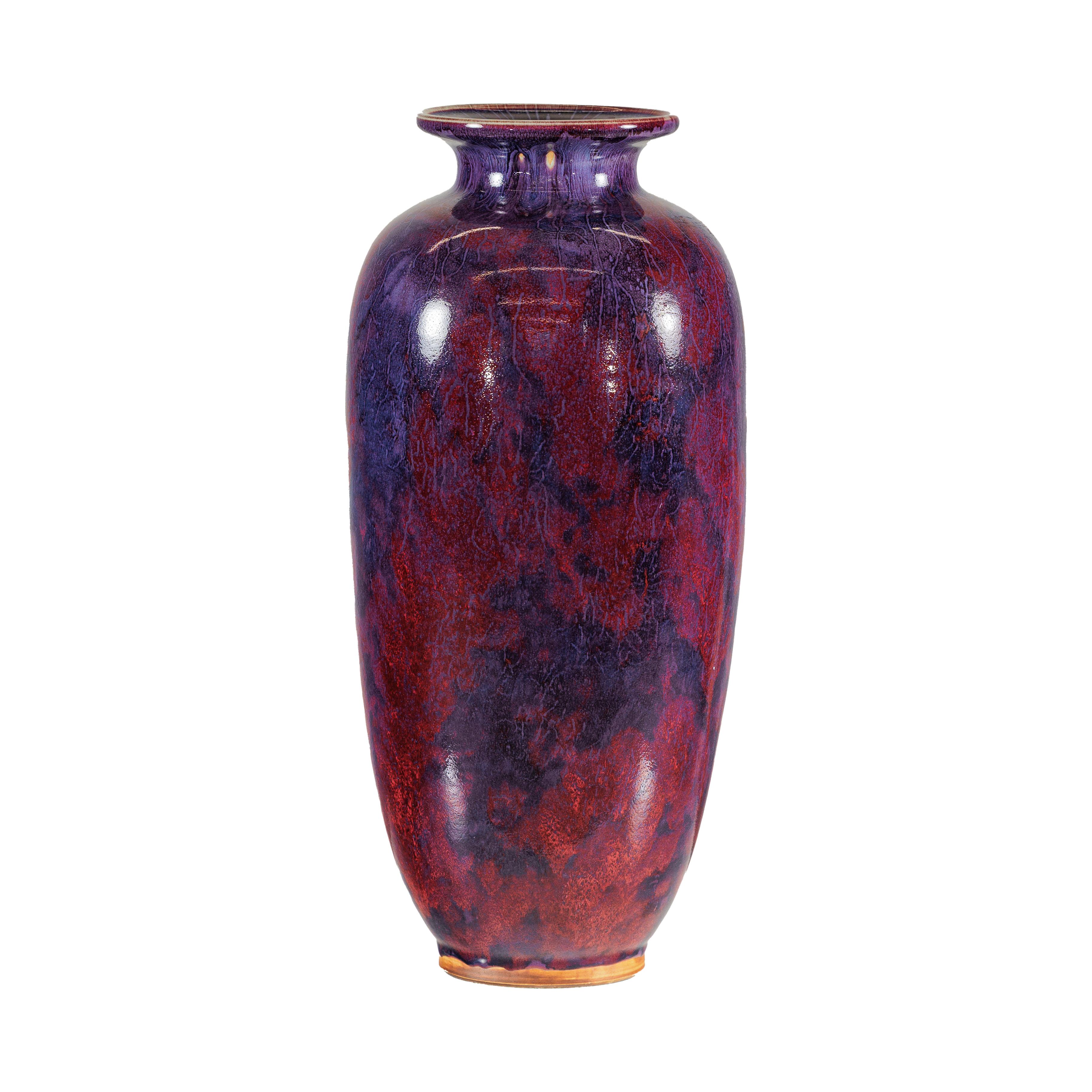 Vaso d'epoca in ceramica borgogna e viola con forma allungata e bordo svasato in vendita 11