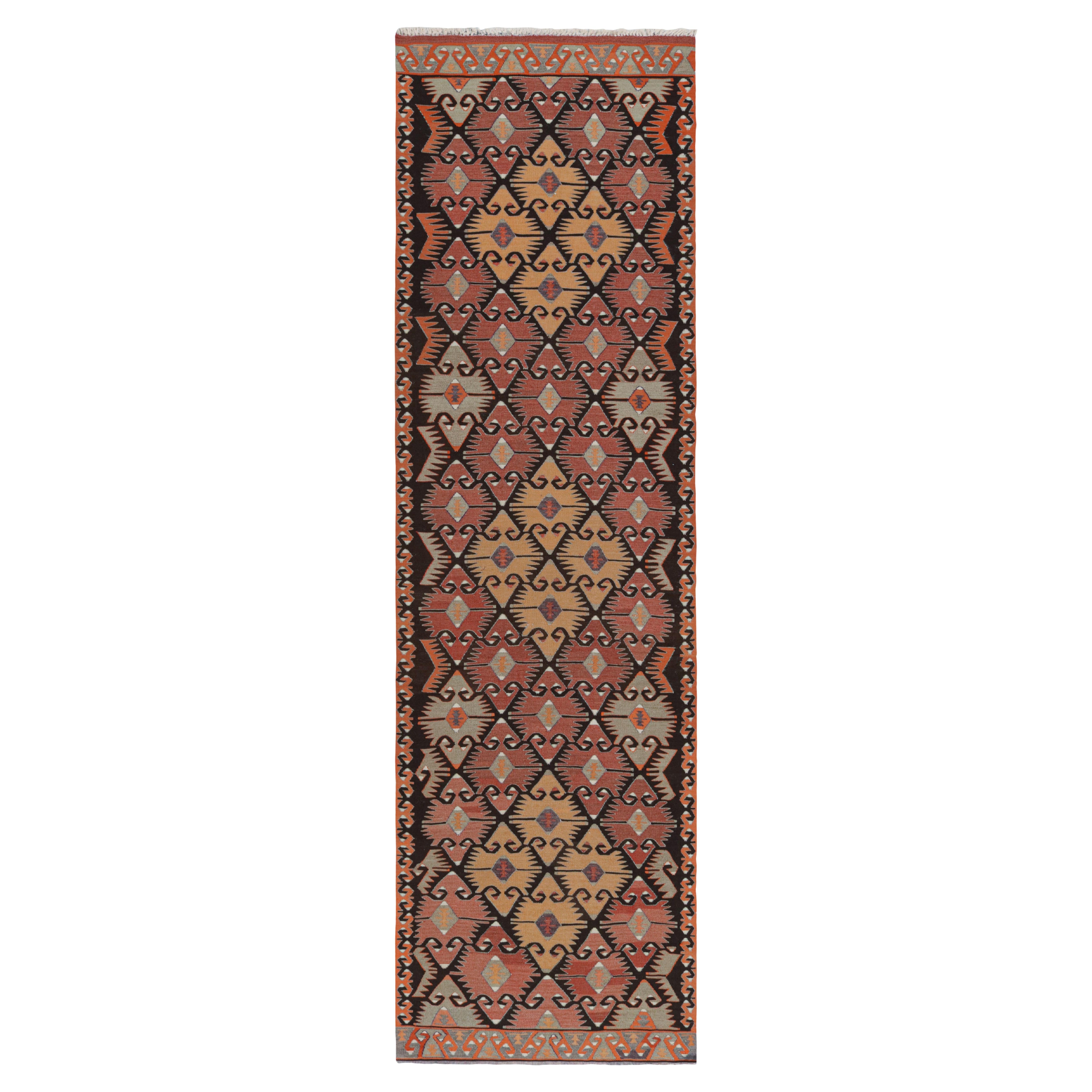 Alfombra kilim vintage de lana marrón burdeos con detalles en azul y amarillo by Rug & Kilim