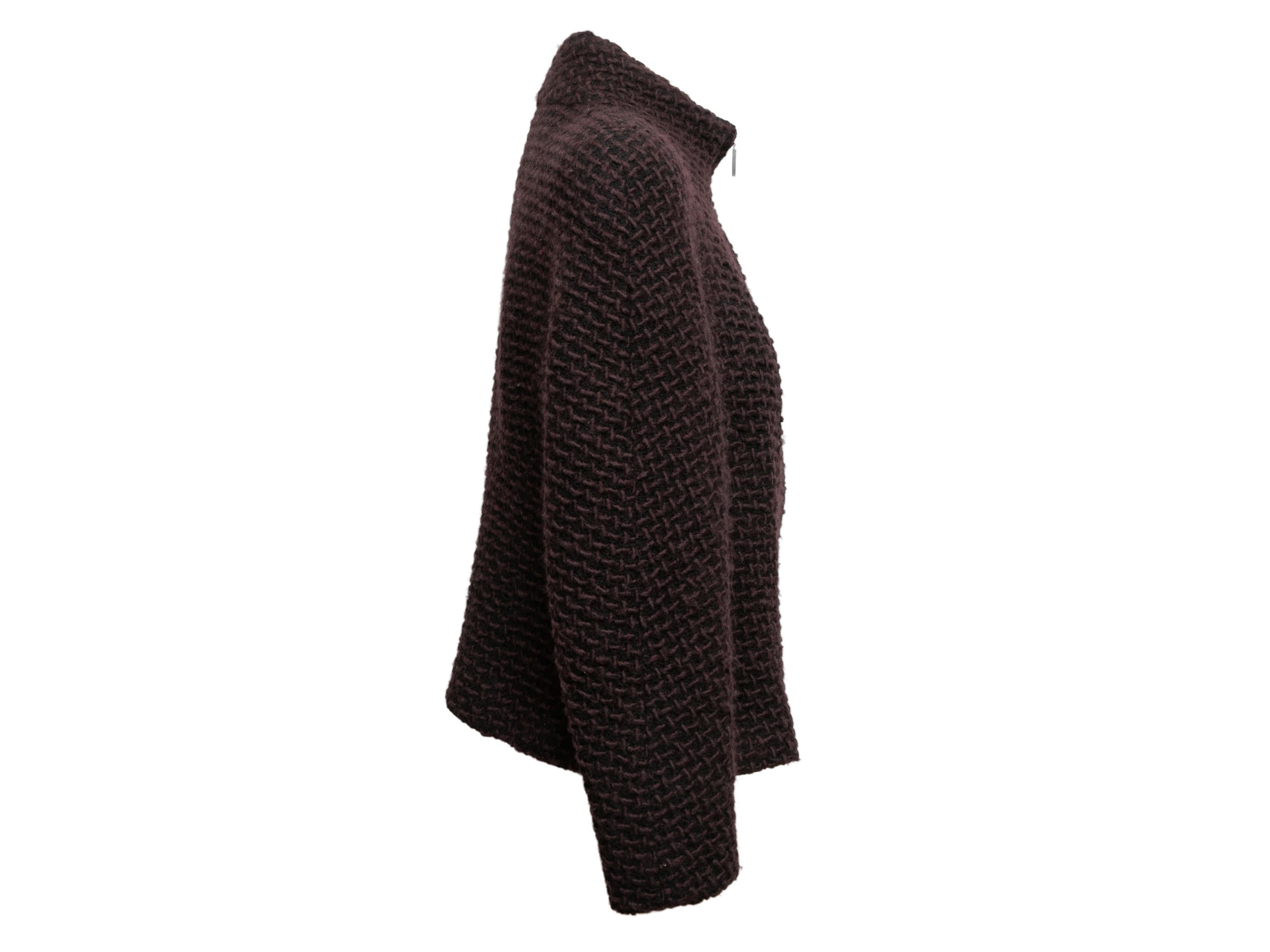 Vintage Burgundy Chanel Fall/Winter 2000 Textured Wool Jacket Size FR 46 In Good Condition For Sale In New York, NY