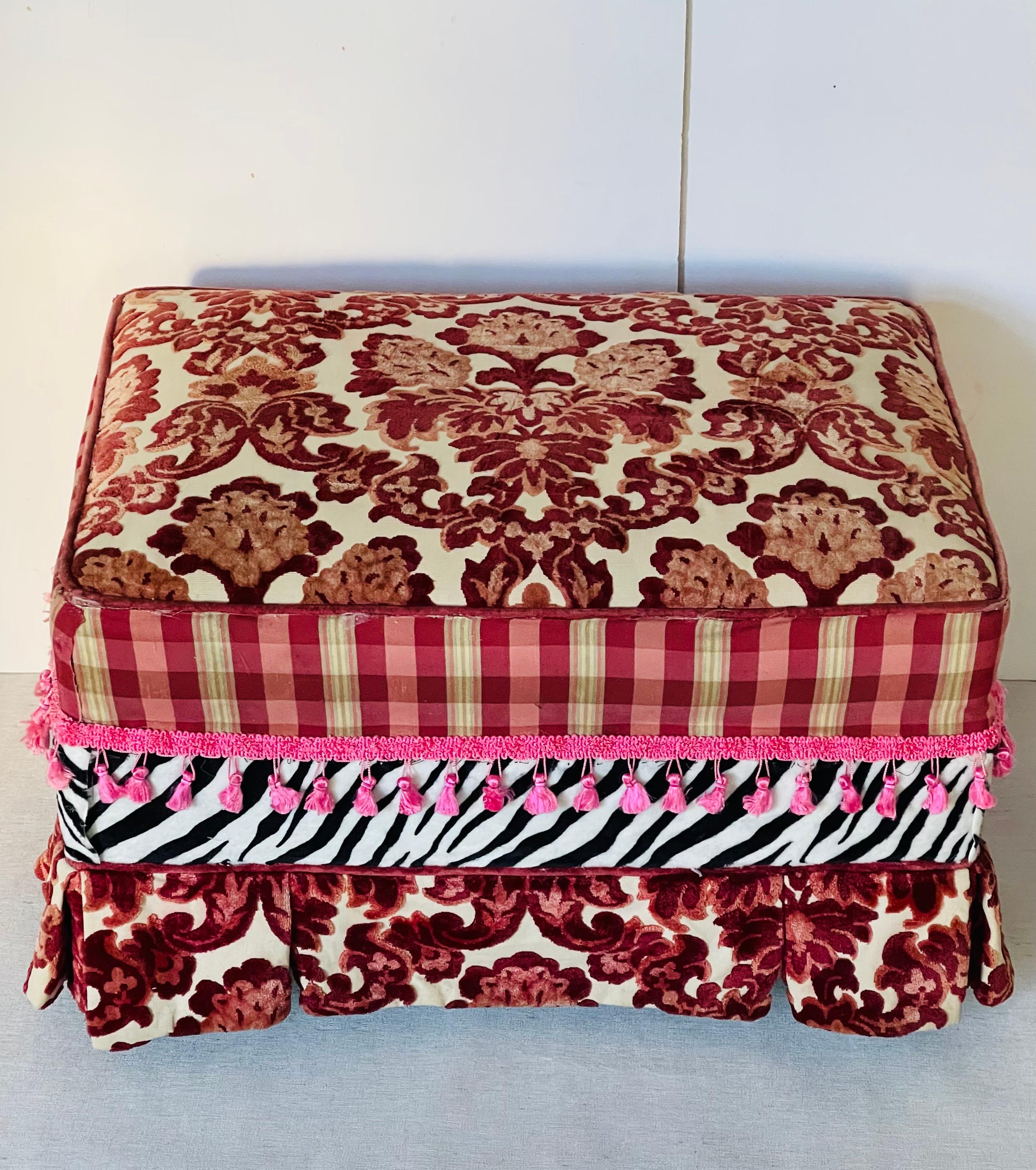 Classique américain Vintage By Velours coupé Pouff avec Ftinges en vente