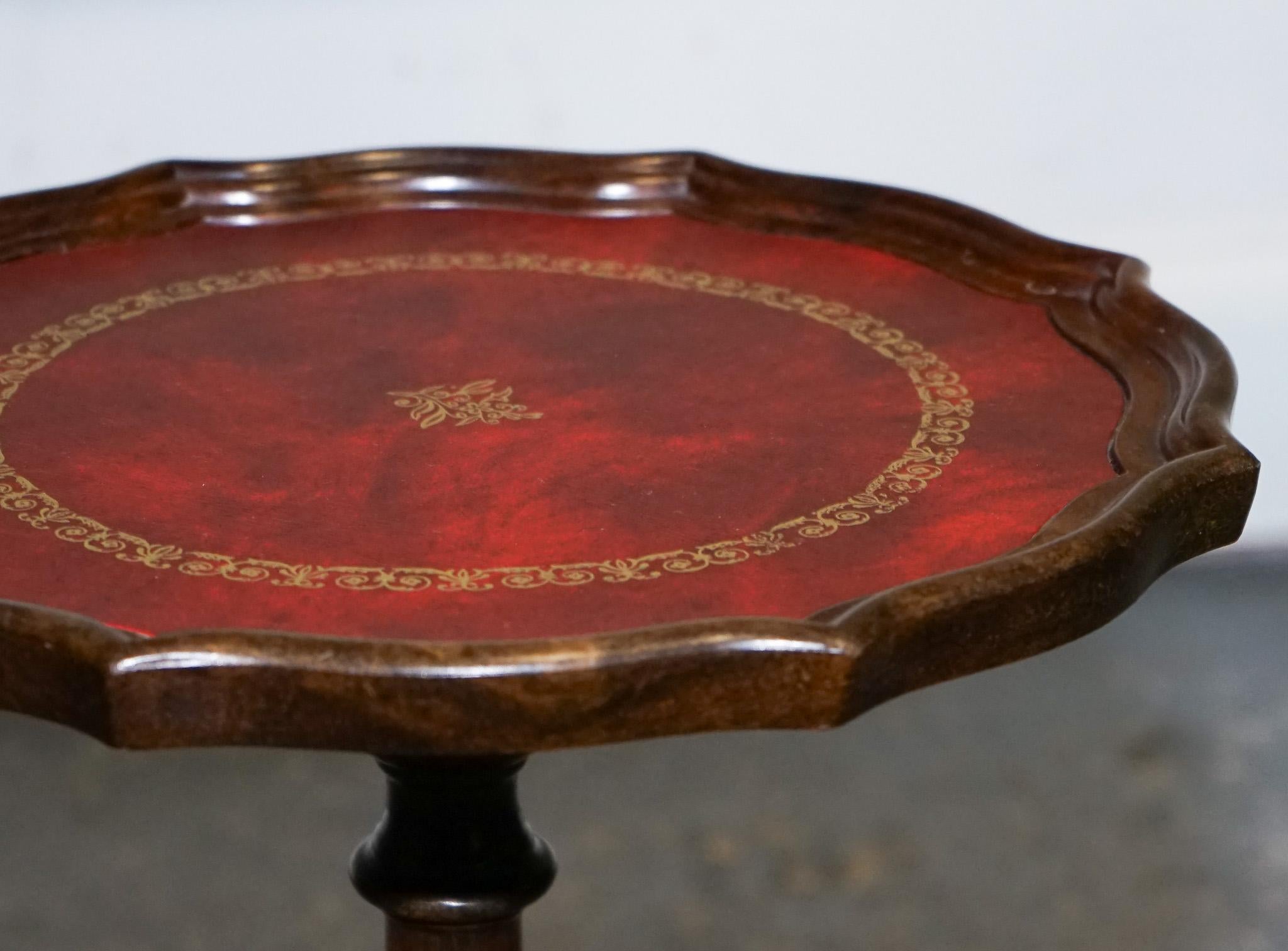 TABLE OCCASiONALE VINTAGE EN CUIR BURGUNDY ÉMBOSÉ À L'INTÉRIEUR OR À L'INTÉRIEUR WINE LAMP Bon état - En vente à Pulborough, GB