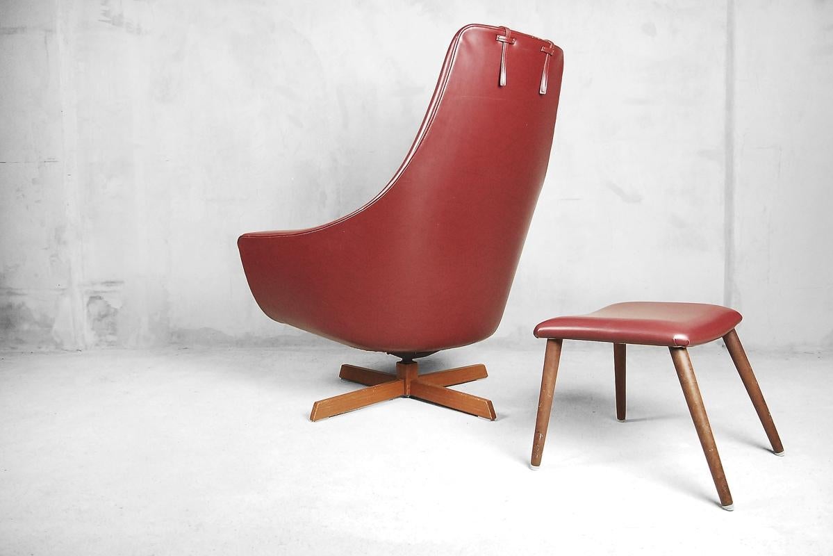 Vintage Burgundy Swedish Egg Chair with Ottoman by S. M. Wincrantz, 1970s For Sale 5