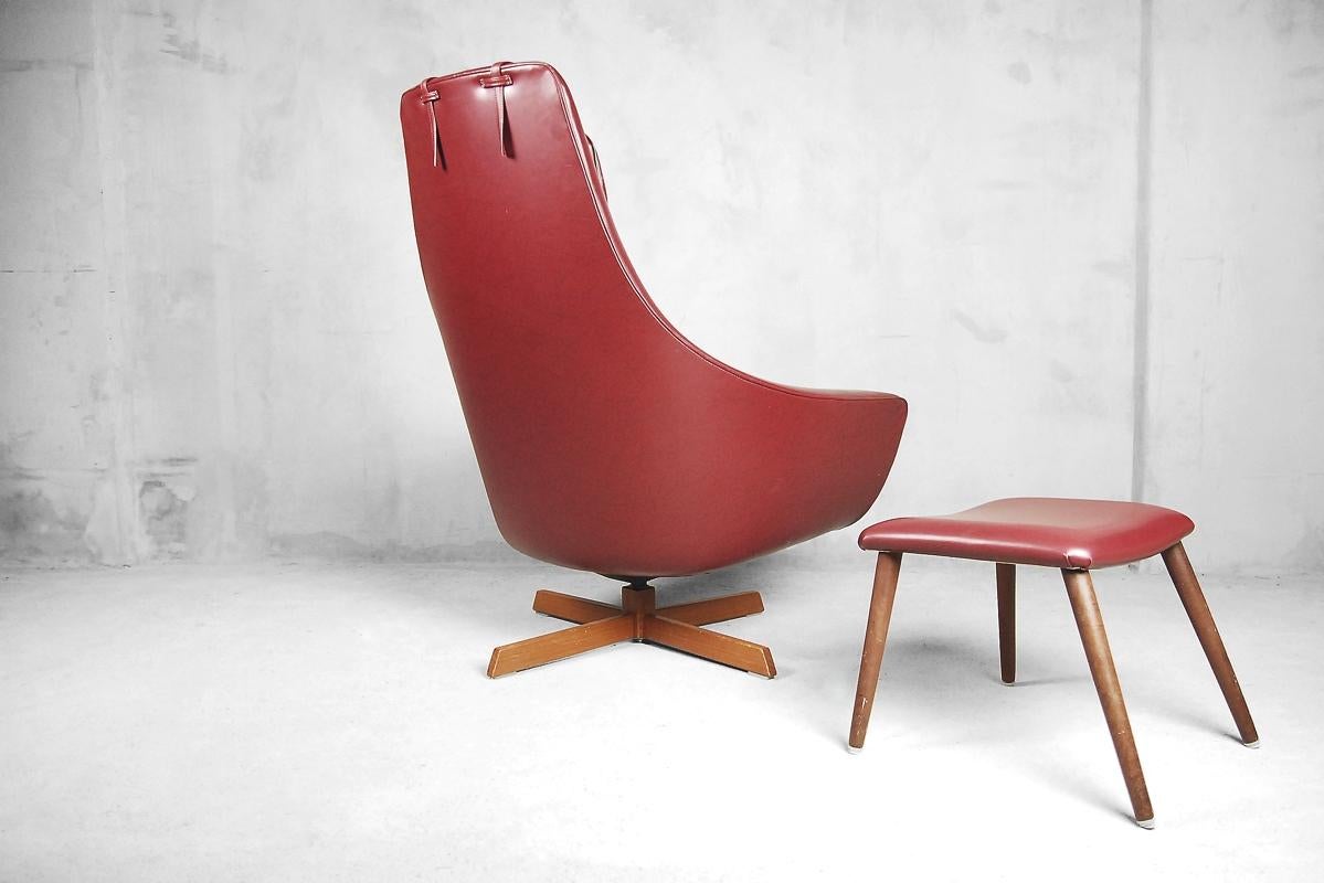 Vintage Burgundy Swedish Egg Chair with Ottoman by S. M. Wincrantz, 1970s For Sale 7