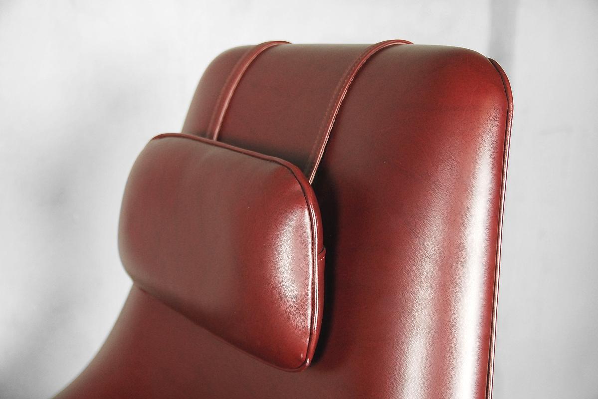 Vintage Burgundy Swedish Egg Chair with Ottoman by S. M. Wincrantz, 1970s For Sale 9