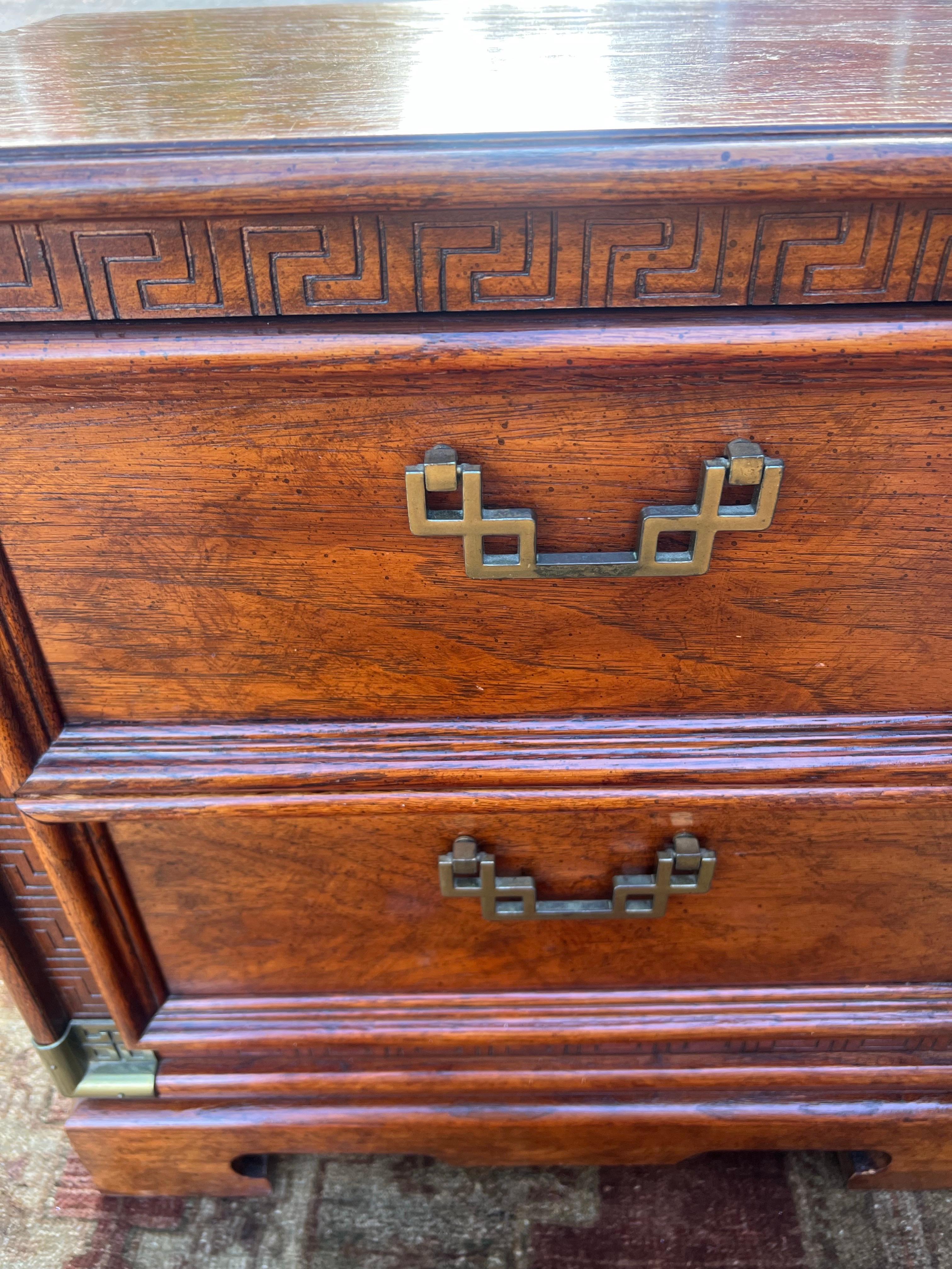 Vintage Burl and Brass Chinoiserie Nightstands - a Pair For Sale 10
