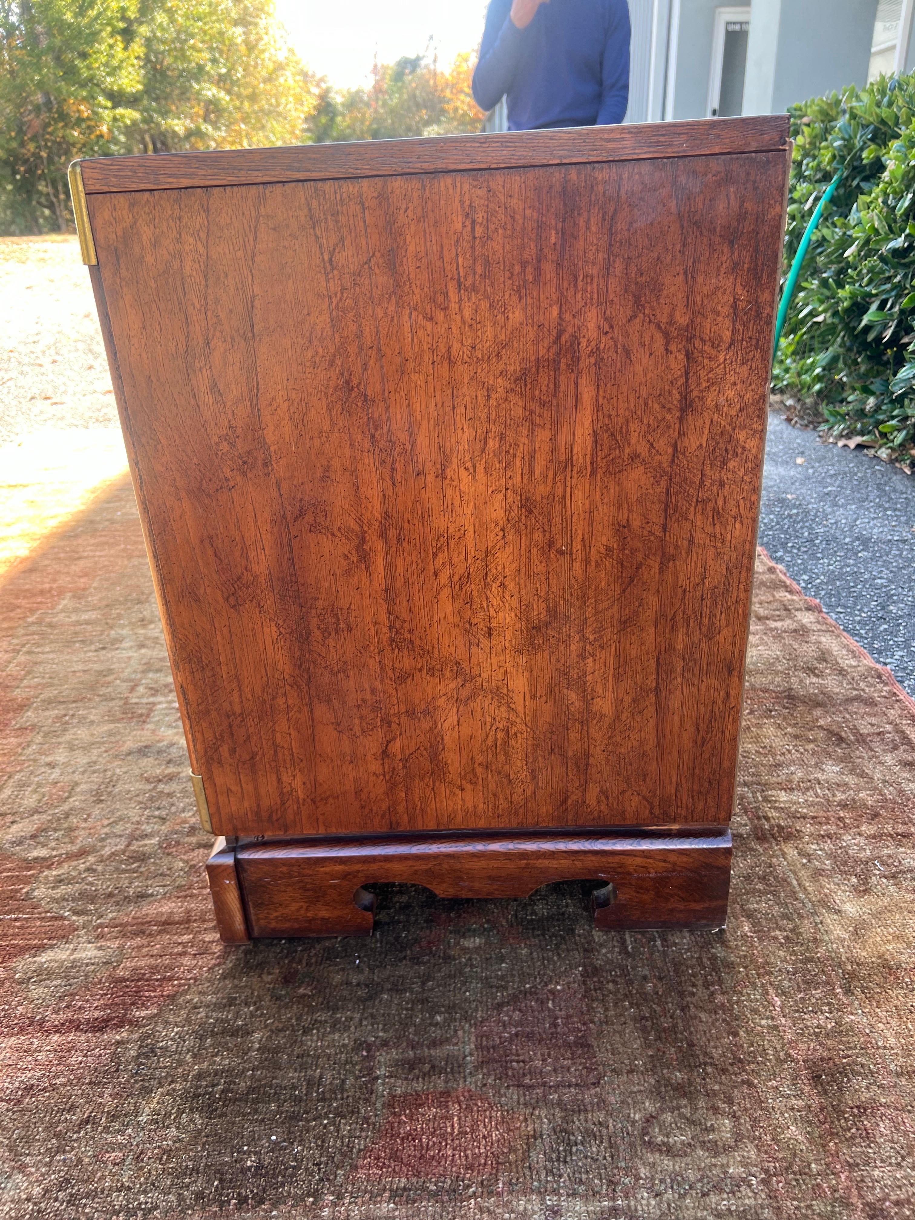 Vintage Burl and Brass Chinoiserie Nightstands - a Pair For Sale 3