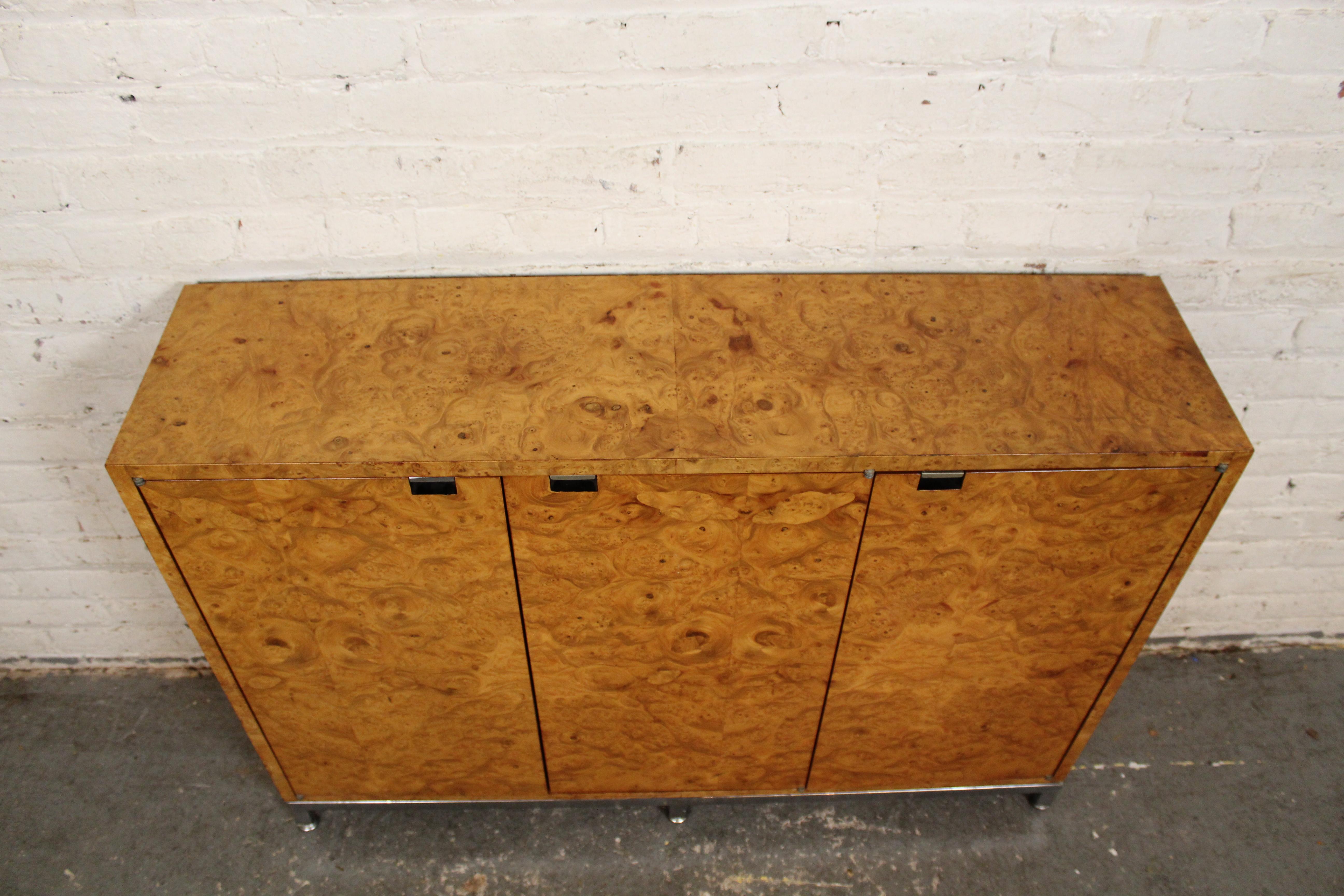 Hallenschrank aus Wurzelholz + Chrom nach Milo Baughman, Vintage (Metall) im Angebot