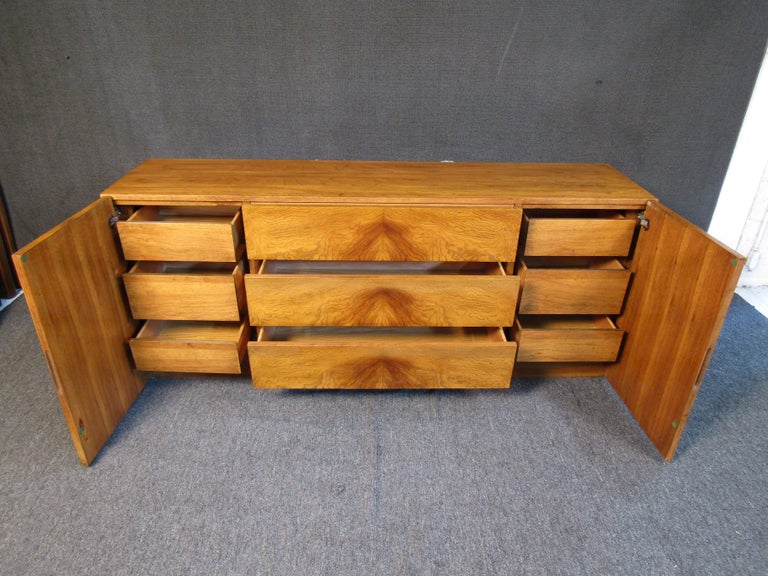 Vintage Burl Credenza in the style of Milo Baughman In Good Condition For Sale In Brooklyn, NY
