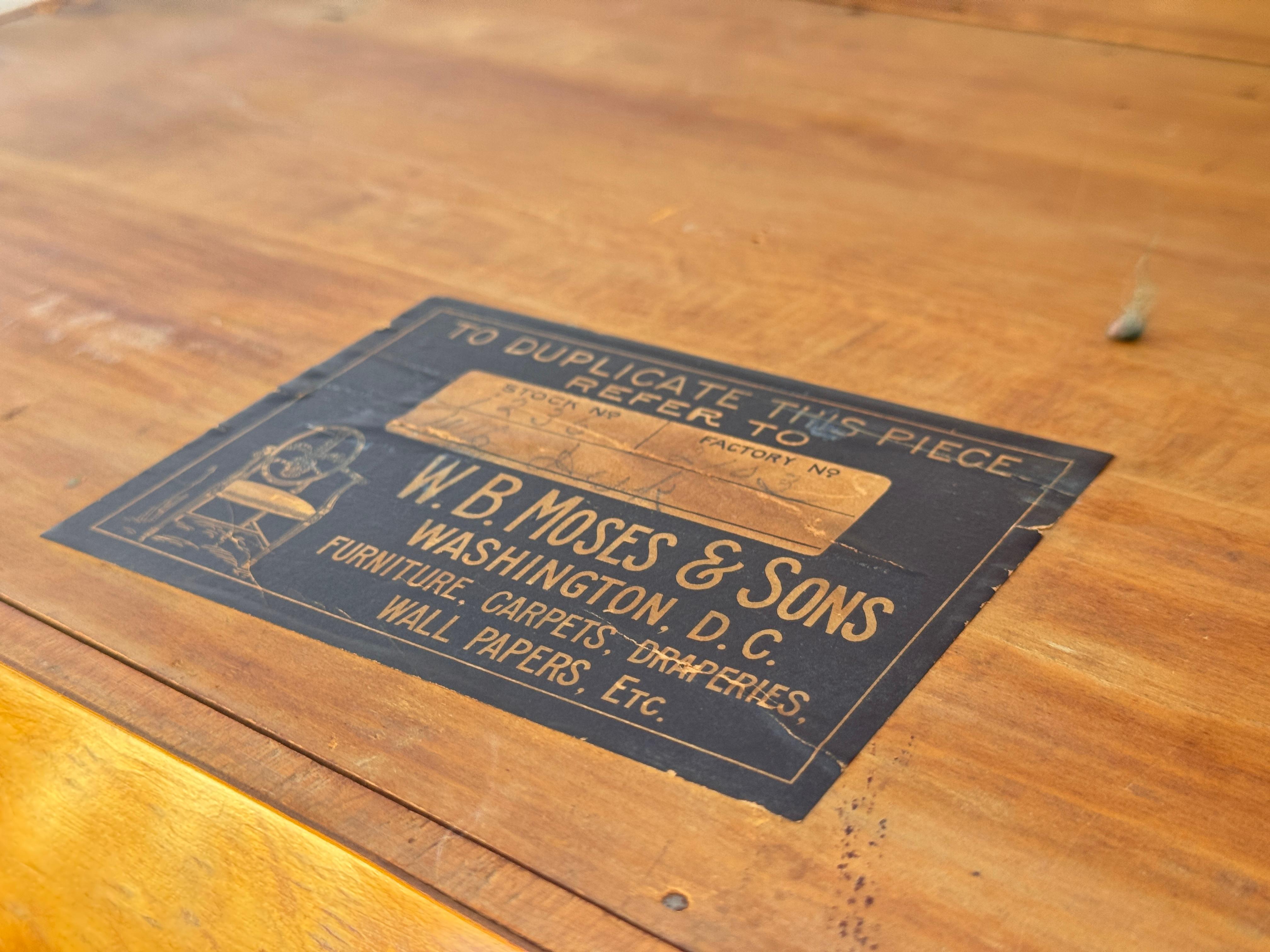 Scrivania a ribalta in radica vintage con sedia in vendita 5