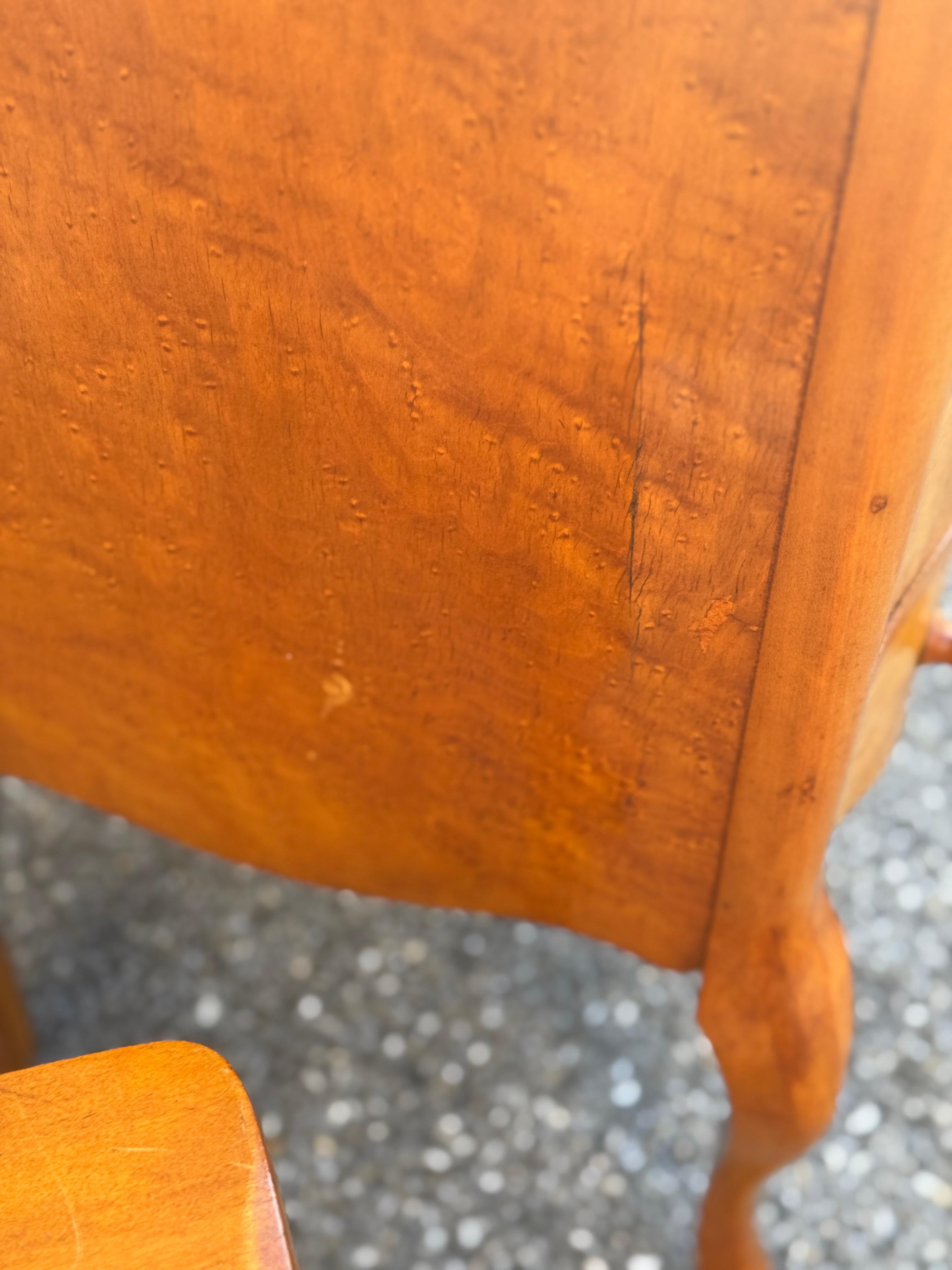 Scrivania a ribalta in radica vintage con sedia in vendita 1