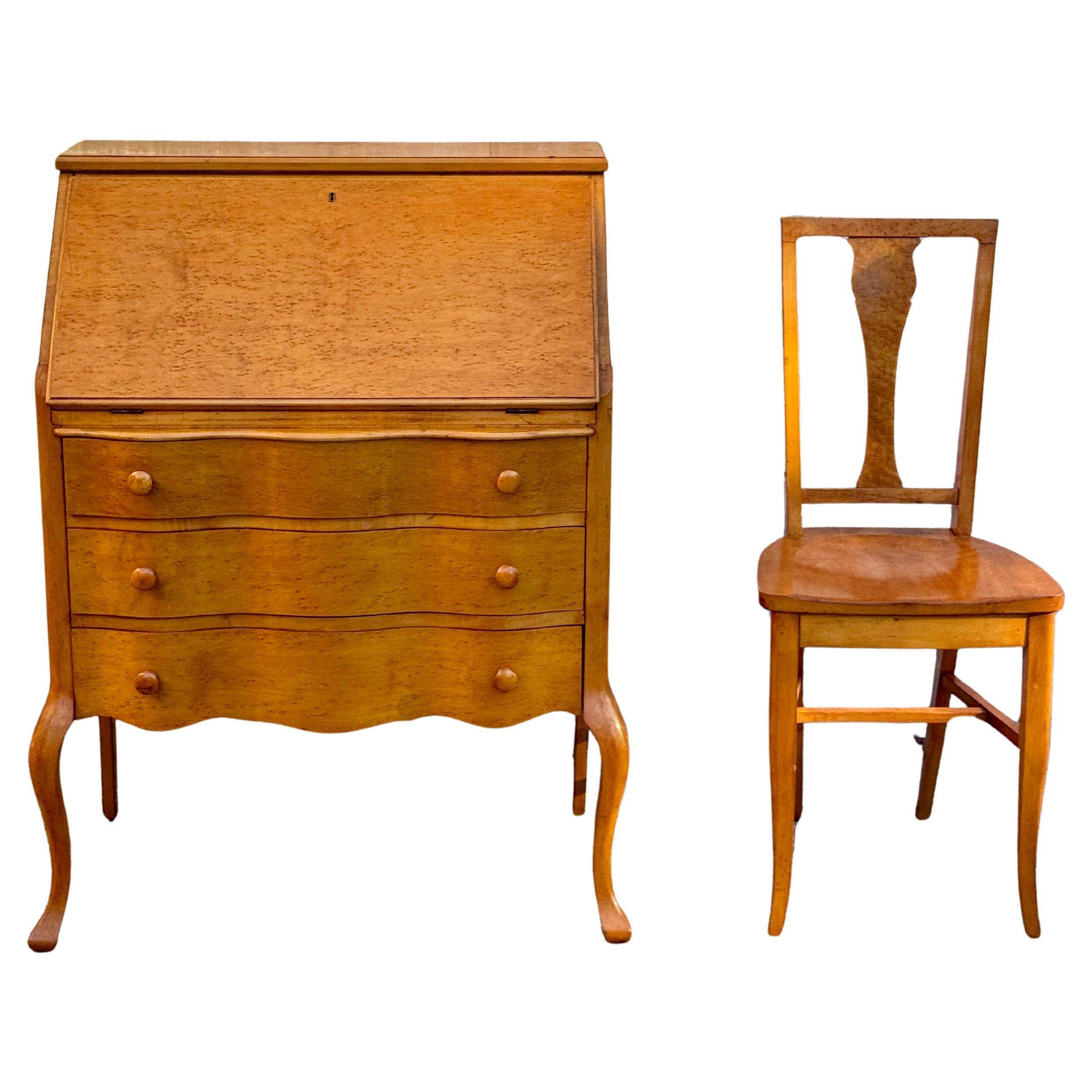 Scrivania a ribalta in radica vintage con sedia in vendita