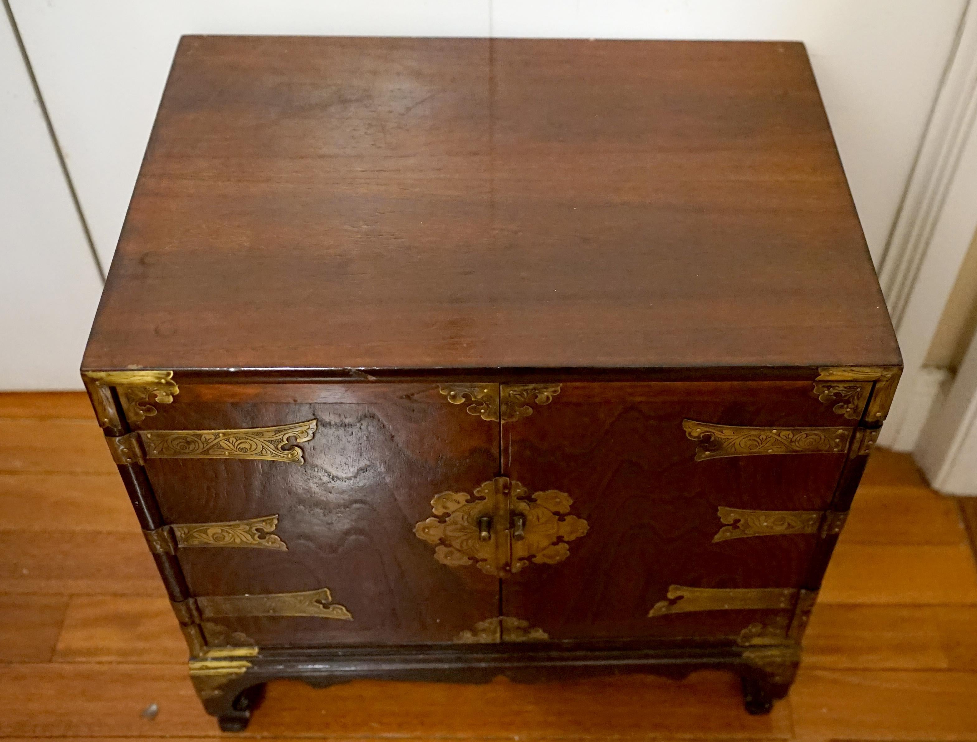Vintage Burl Mahogany Tansu Chest with Paper Antique Calligraphy Lining For Sale 6
