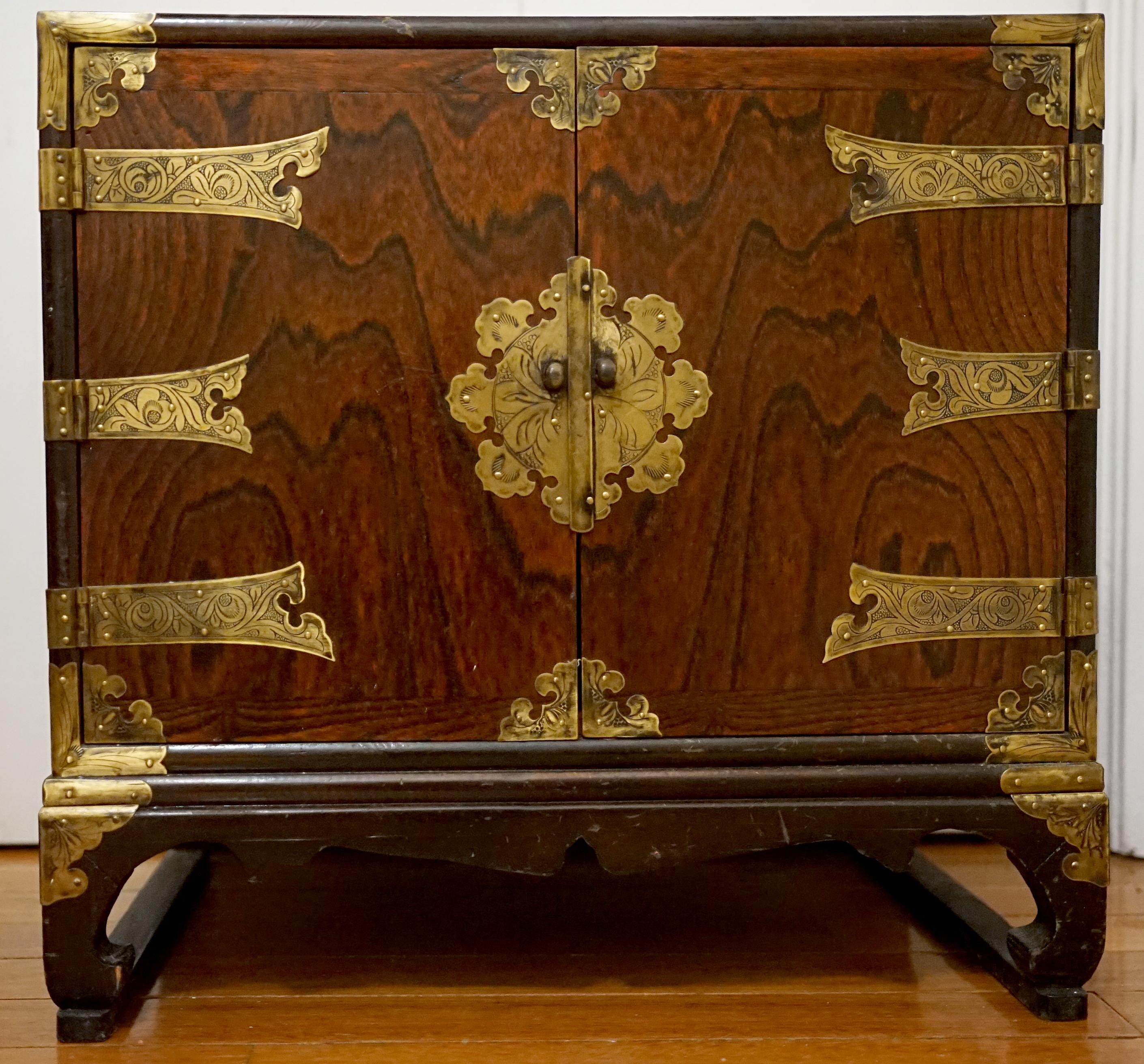 Vintage Burl Mahogany Tansu Chest with Paper Antique Calligraphy Lining For Sale 10